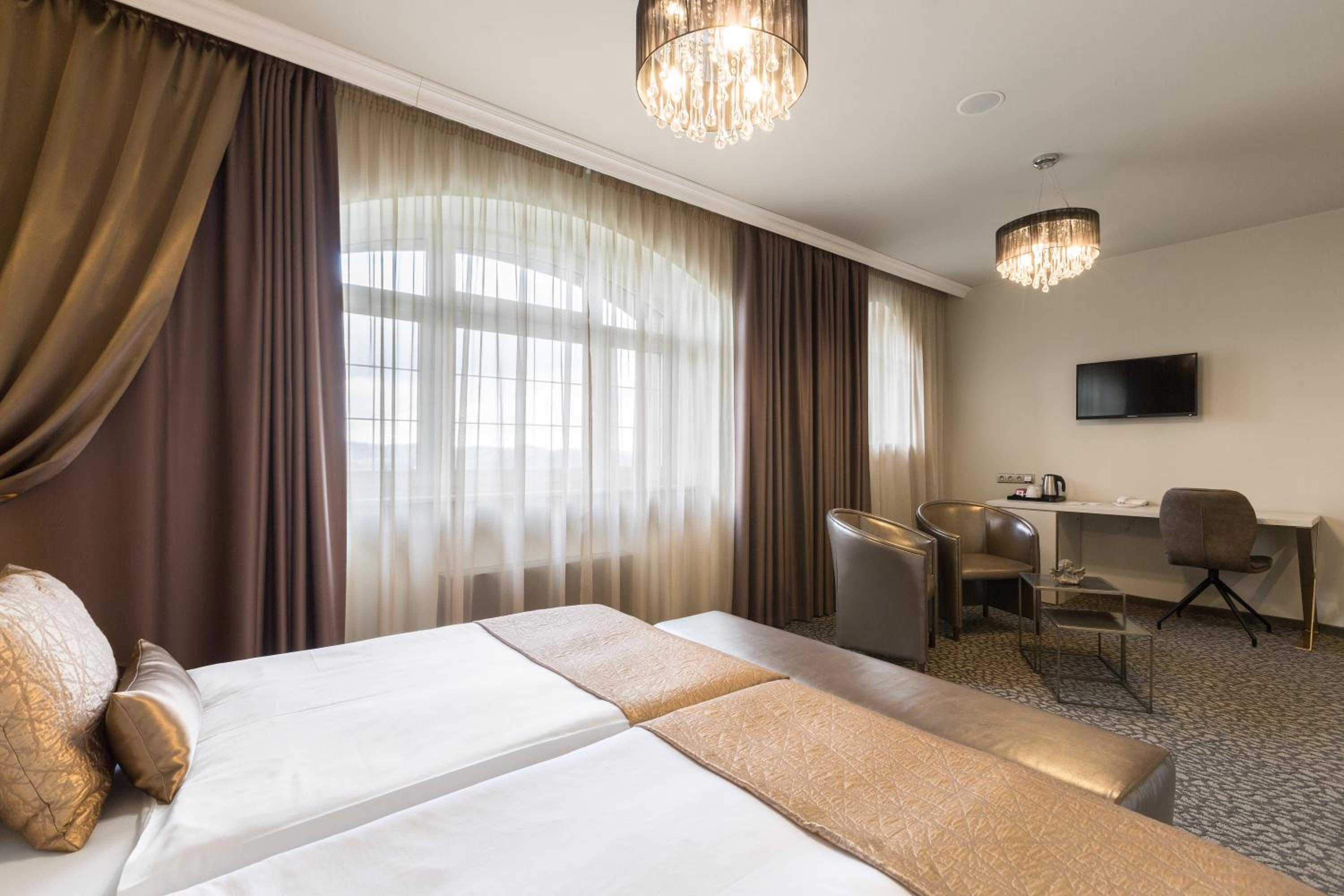 Superior Deluxe Double or Twin Room  - Photo 3