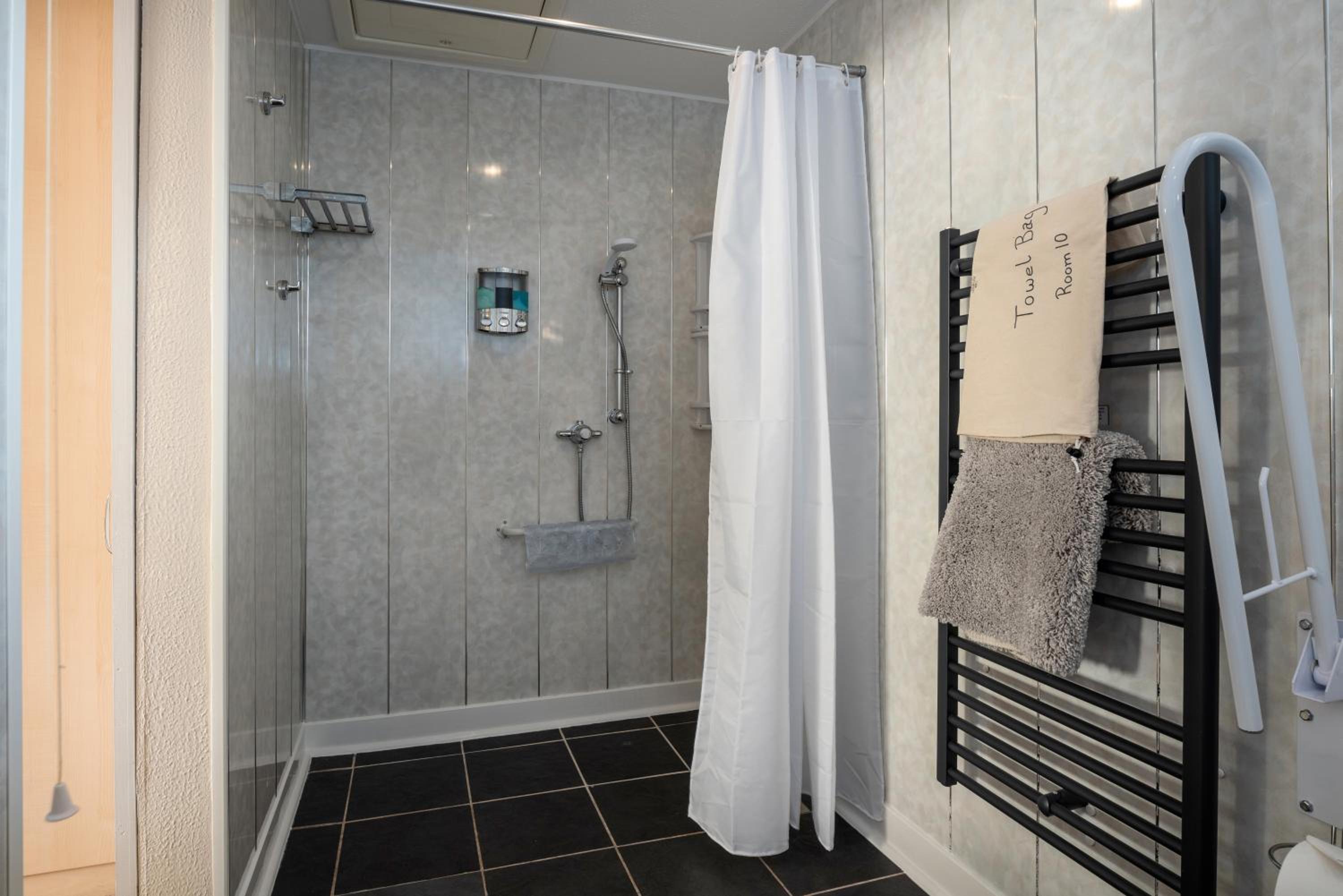 King Room - Disability Access - Photo 8