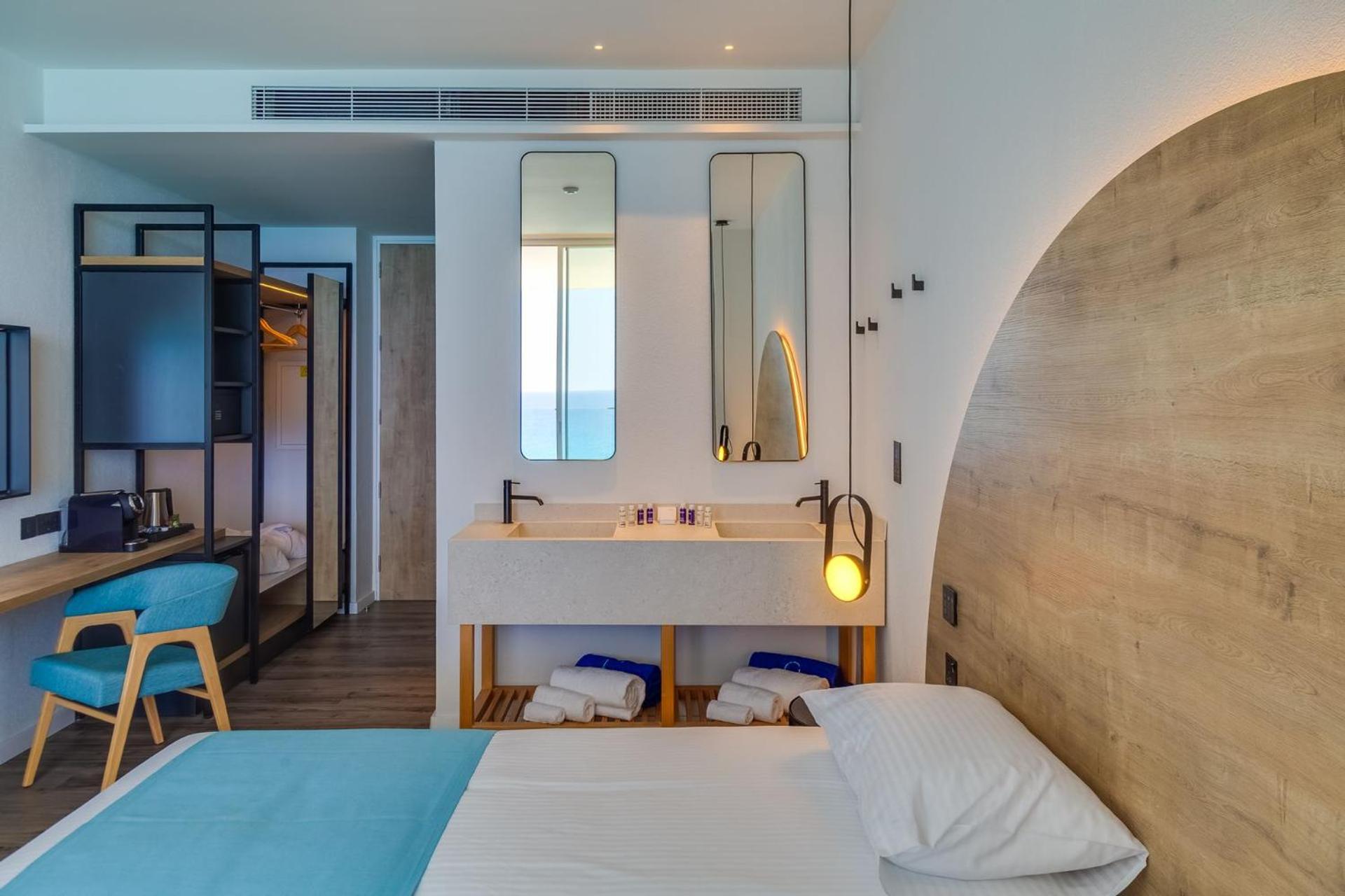 Front Sea View Deluxe Suite  - Photo 5