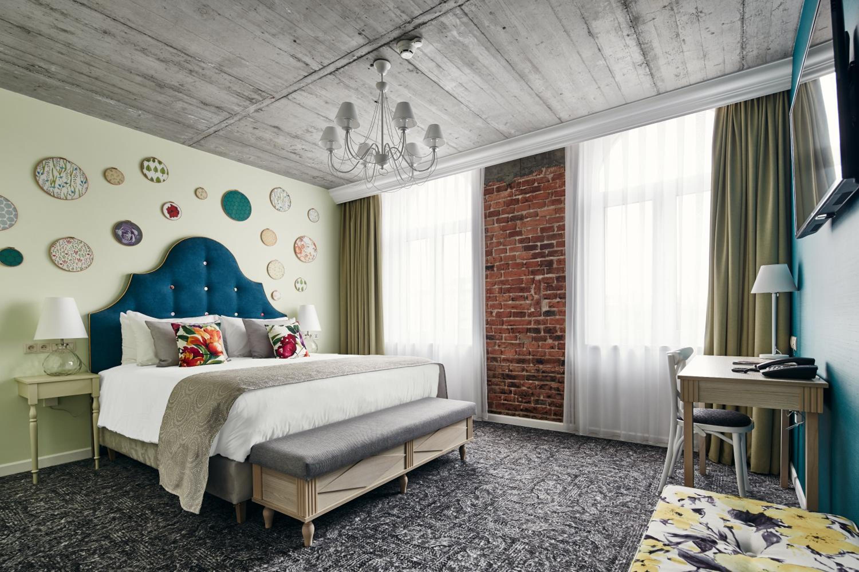 Premium King Room with City View photo 2