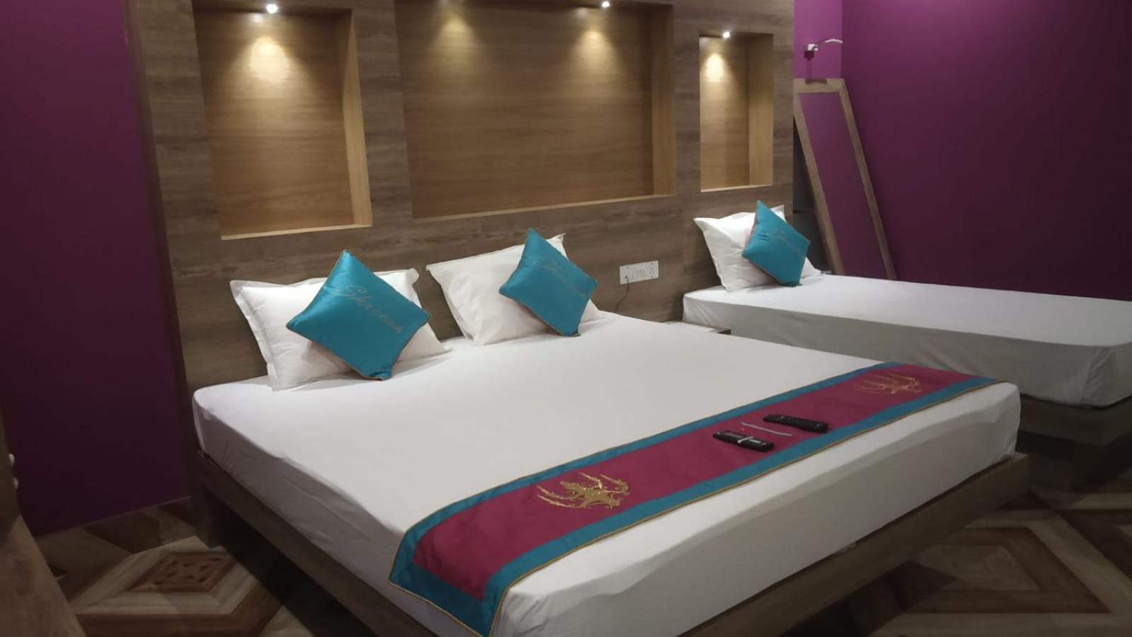 Deluxe Room - Photo 26