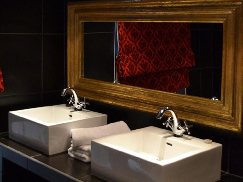 Deluxe Suite photo 2