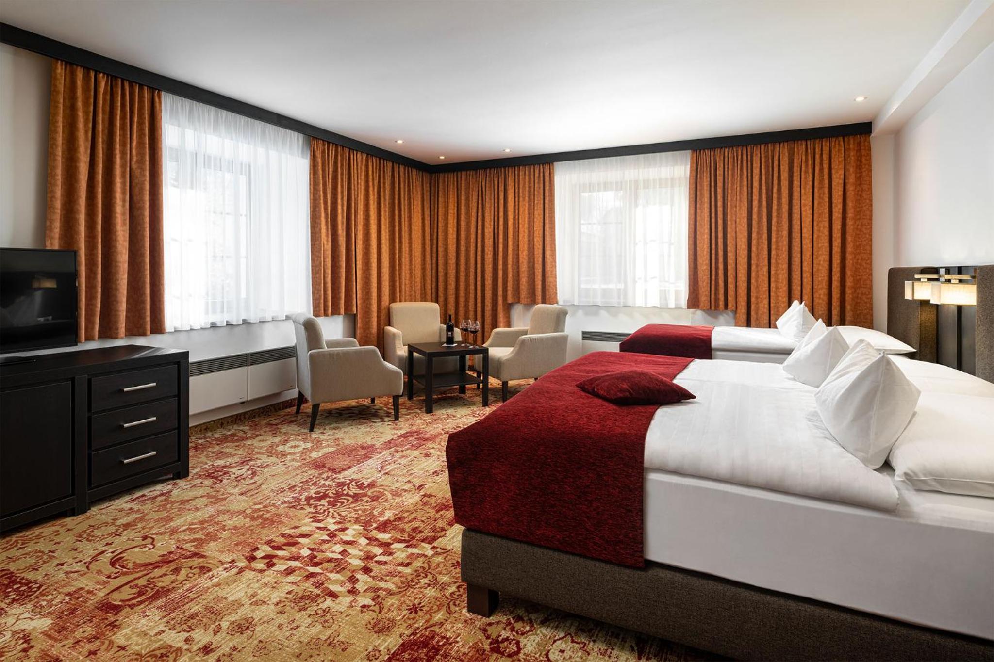 Economy Triple Room photo 1