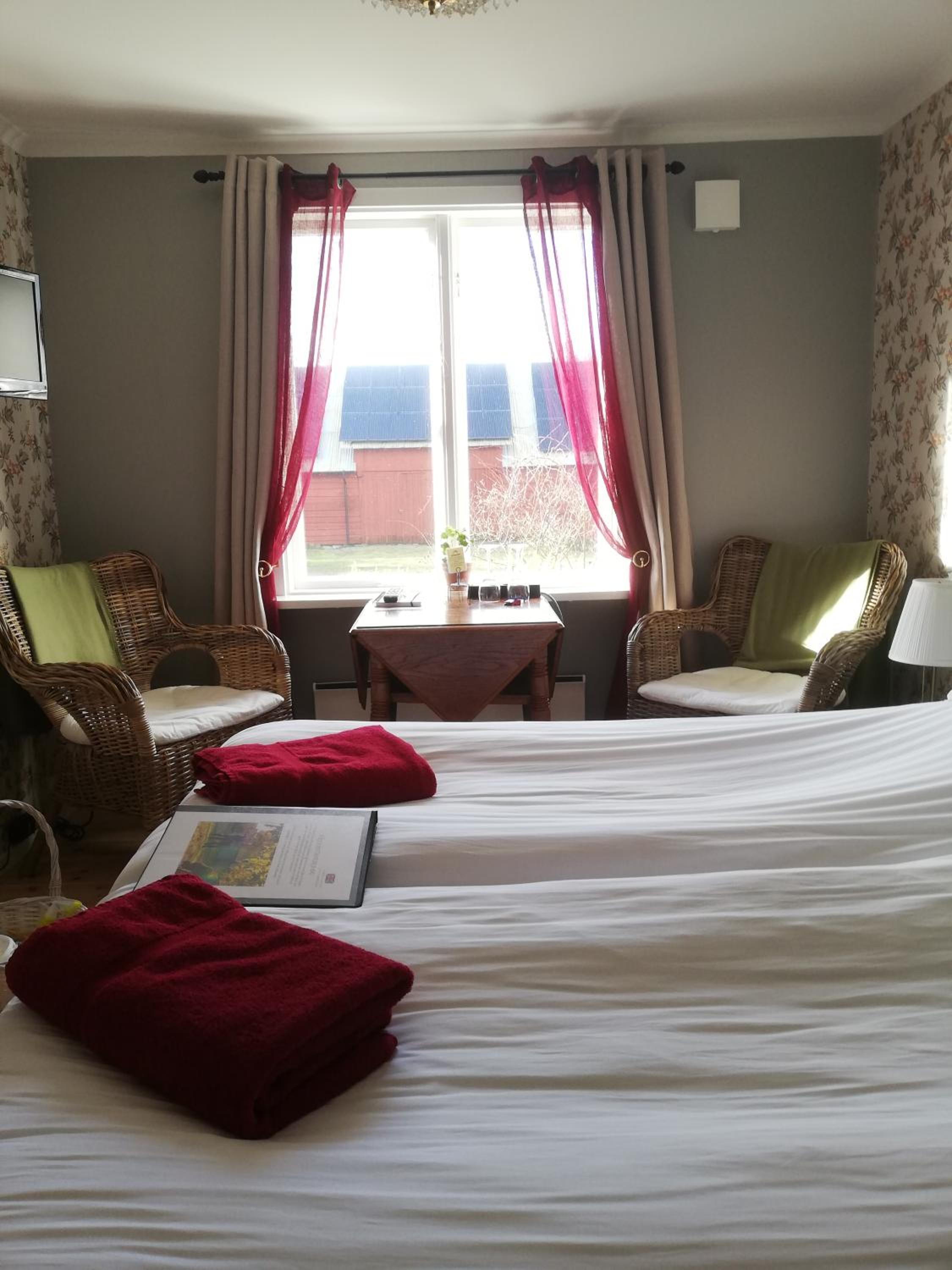 Twin Room with Private Bathroom photo 1