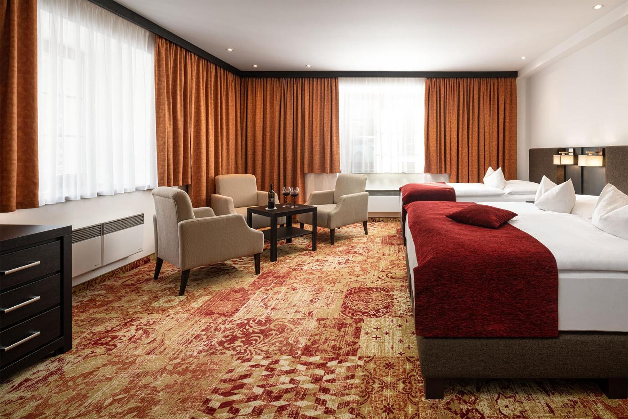Economy Triple Room photo 3