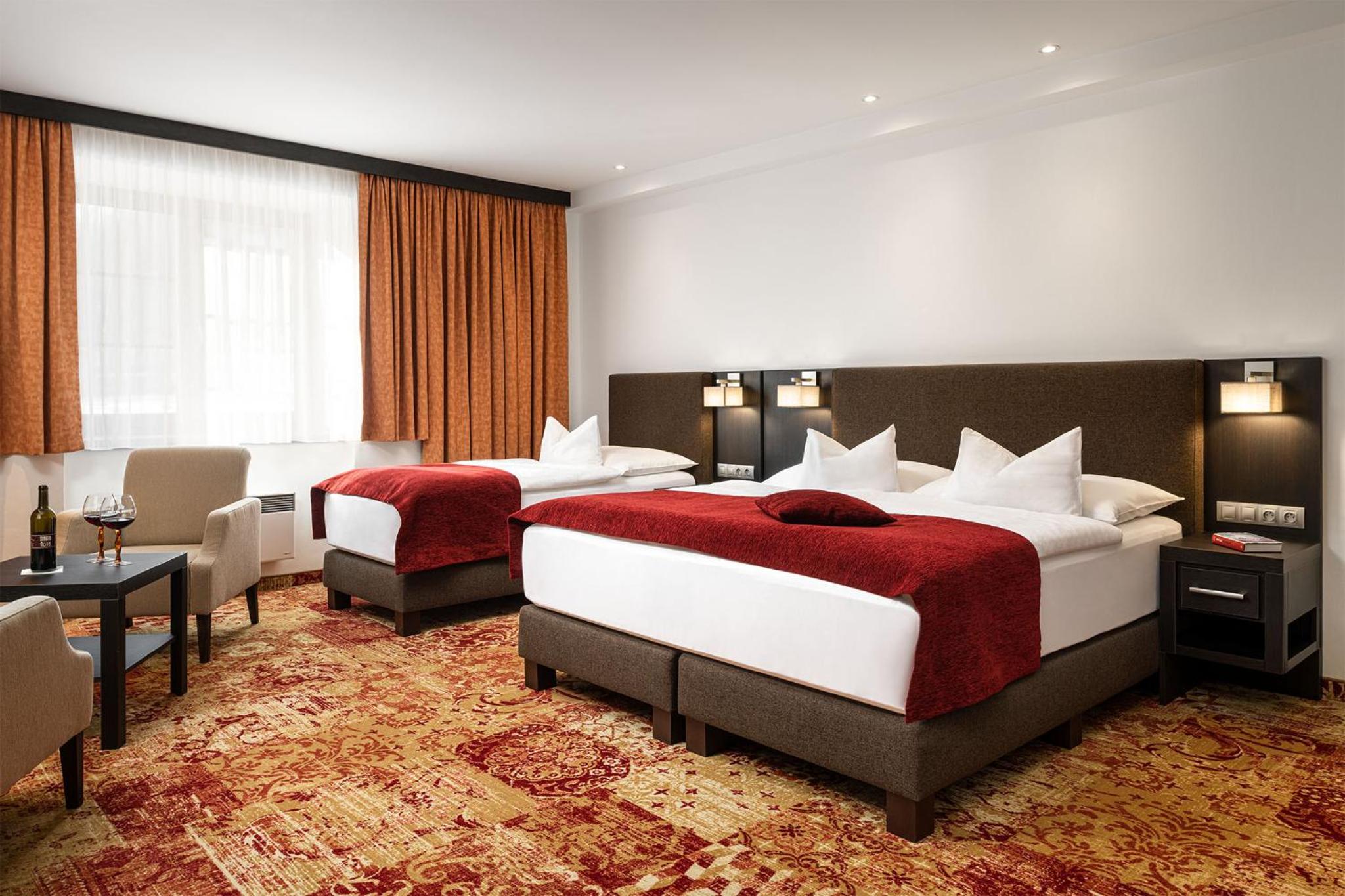 Economy Triple Room photo 2