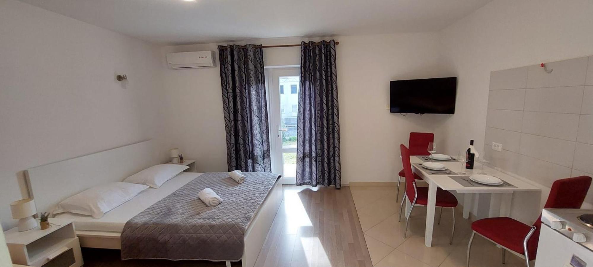 Studio Apartment