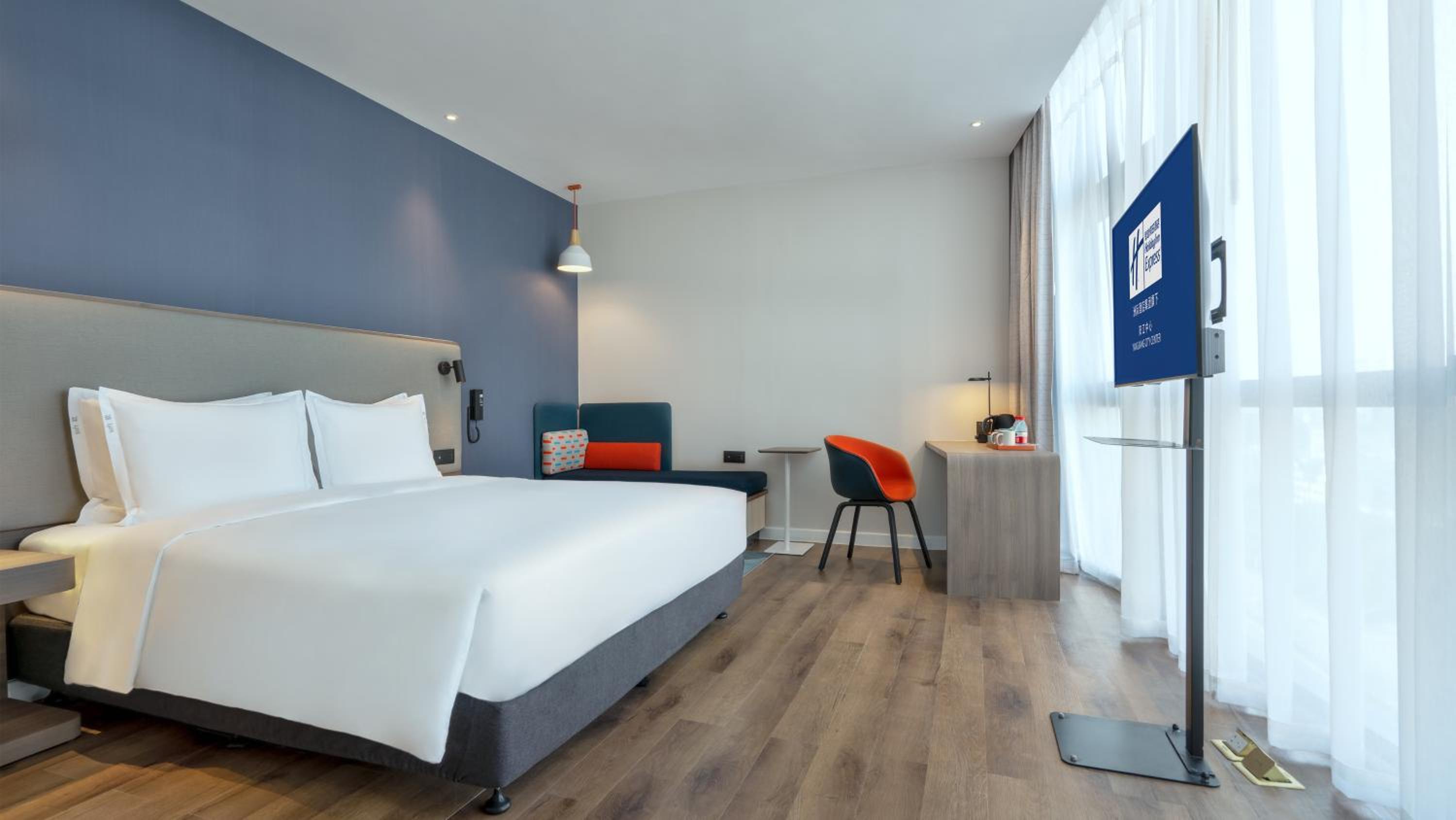 Standard King Room - Accessible - Photo 1