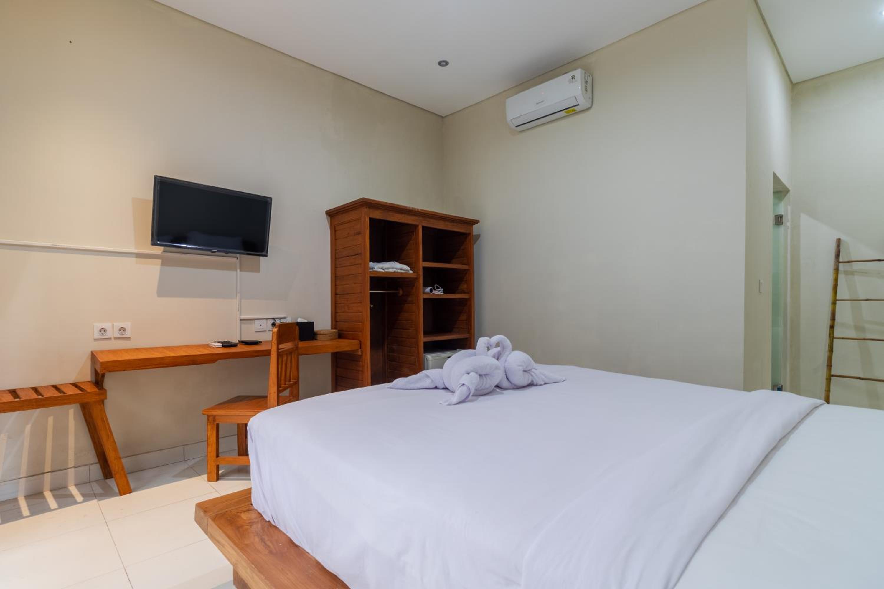 Deluxe Double Room - Photo 11