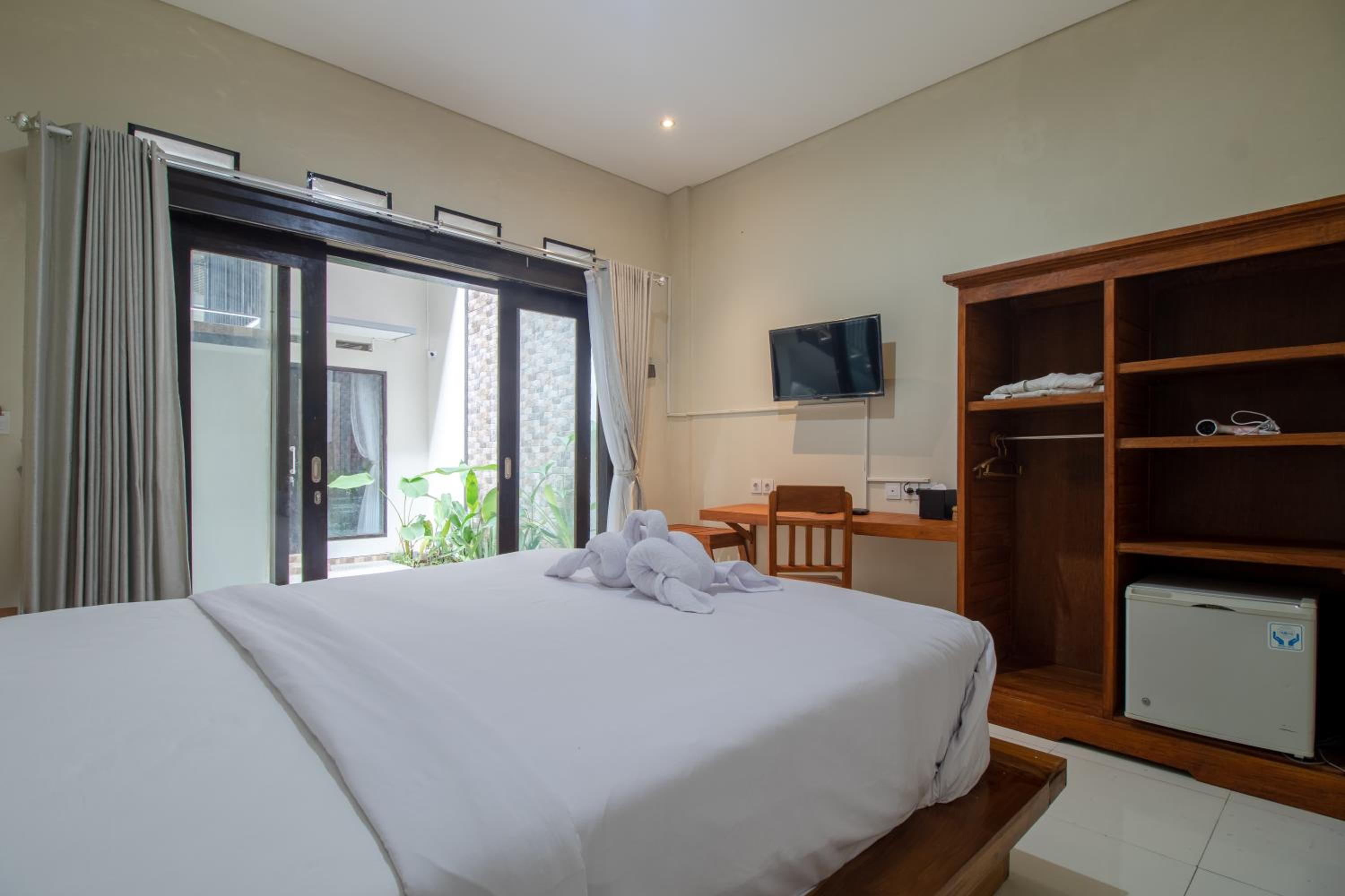Deluxe Double Room - Photo 13
