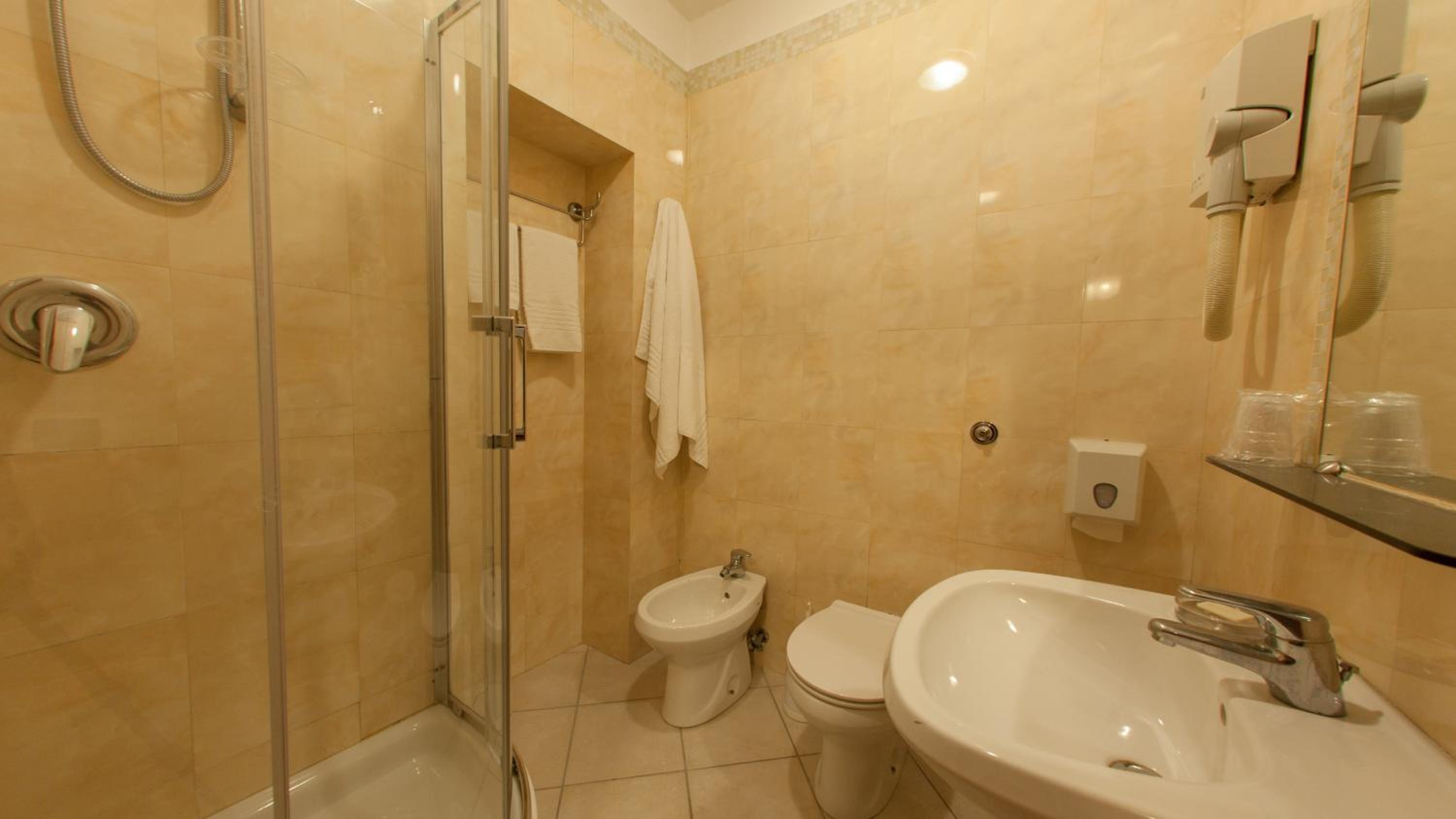 Double or Twin Room photo 3