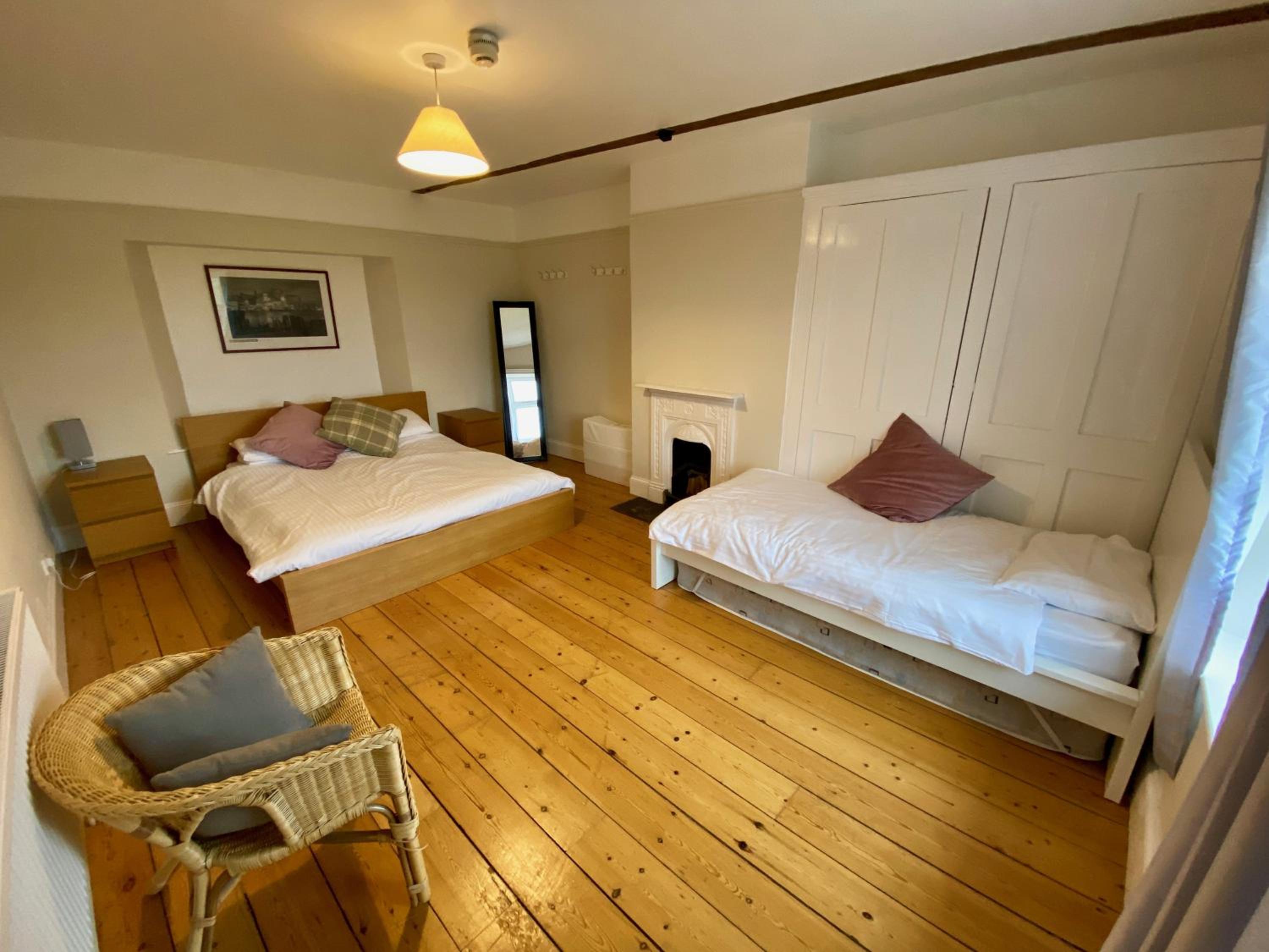 Three-Bedroom House photo 2
