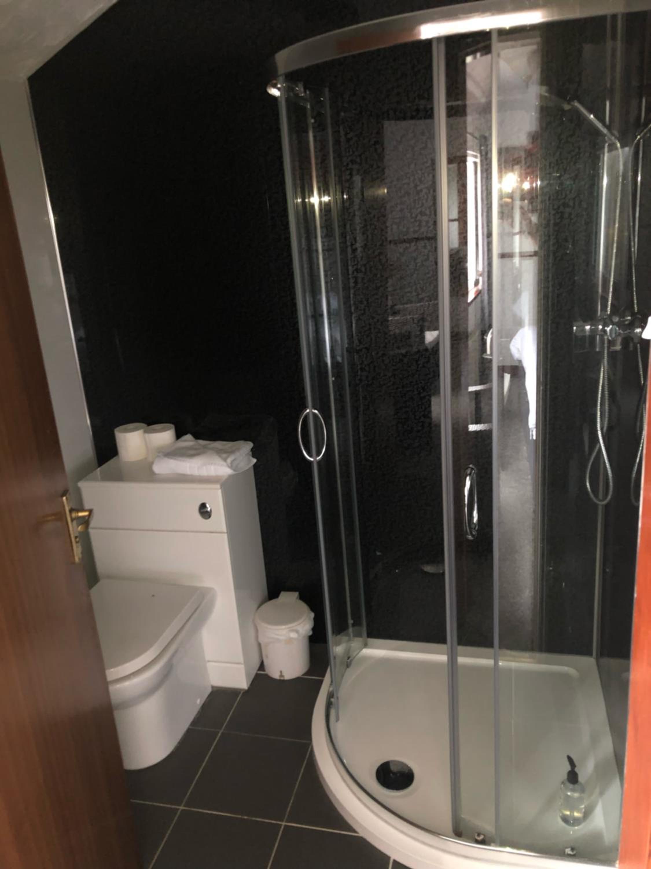 Deluxe Family Suite - Photo 3