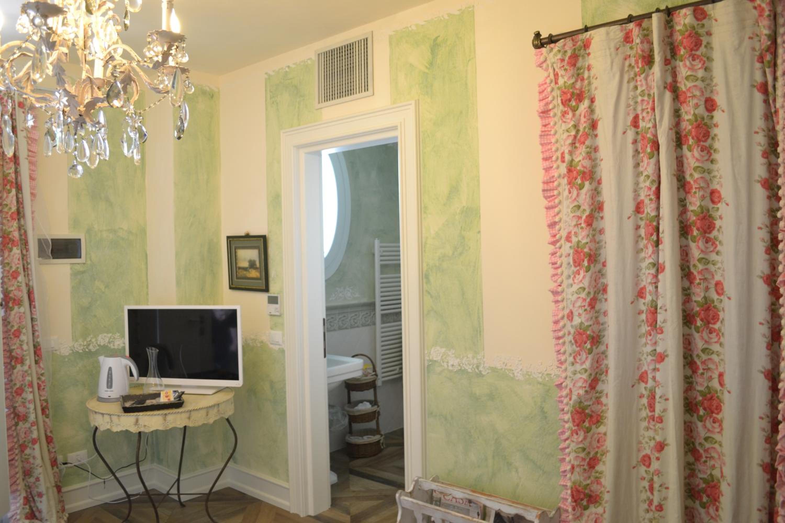 Double Room - Photo 5