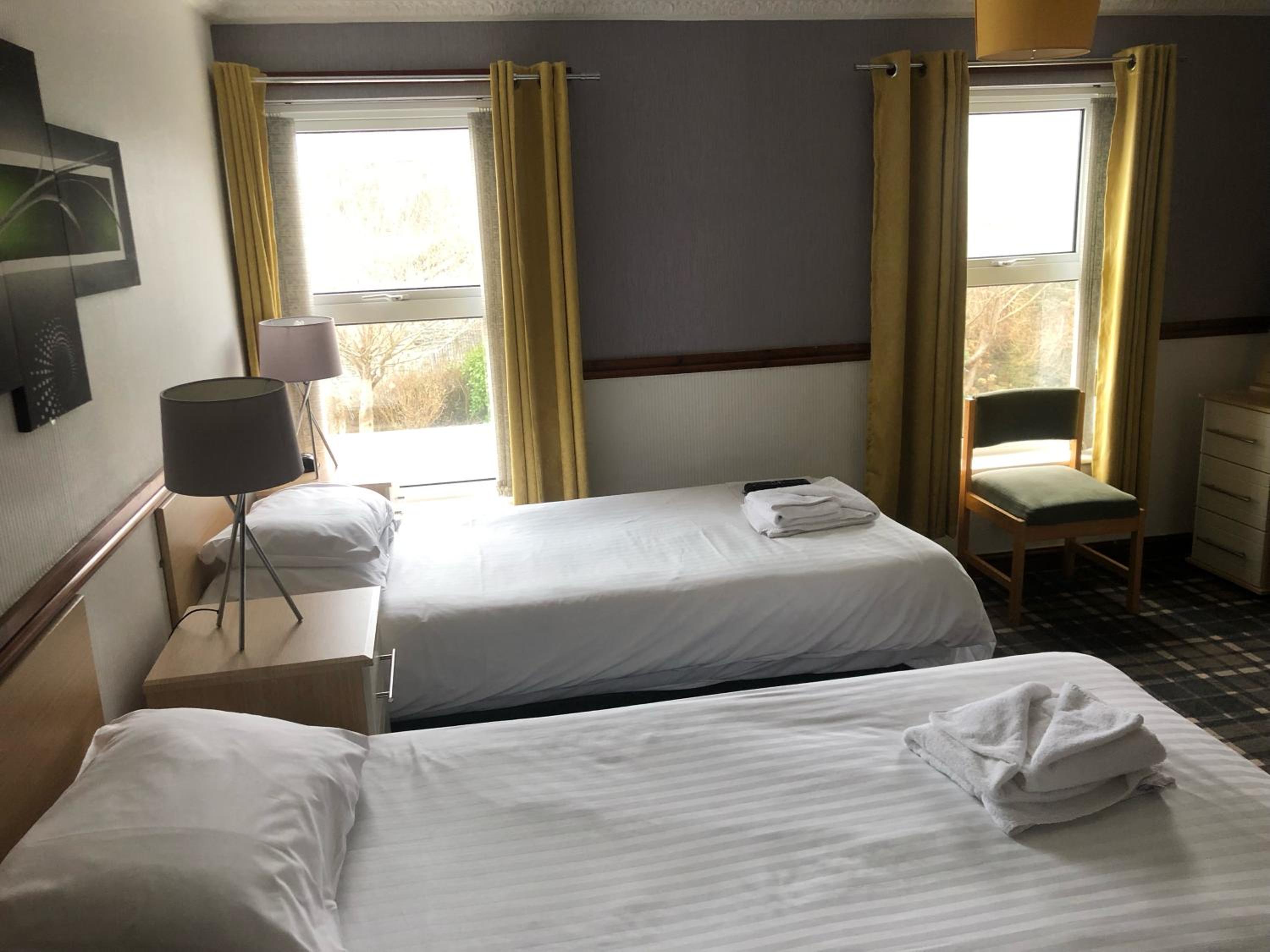 Twin Room - Photo 3
