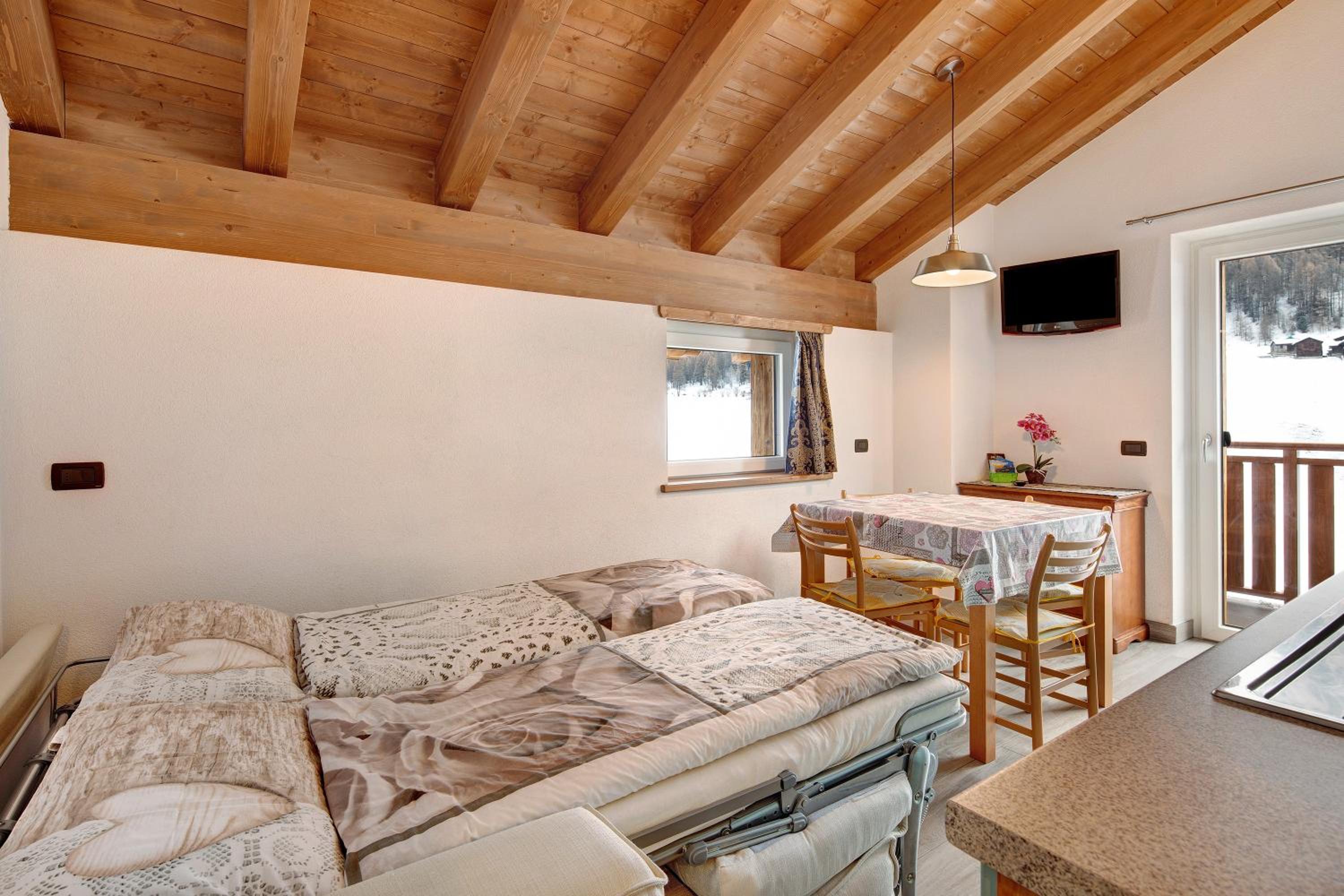 Superior One-Bedroom Apartment with Balcony