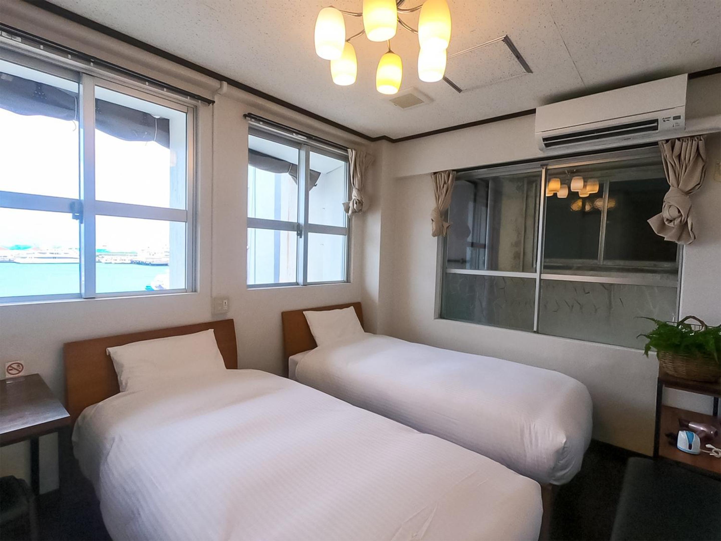 Twin Room with Sea View photo 1