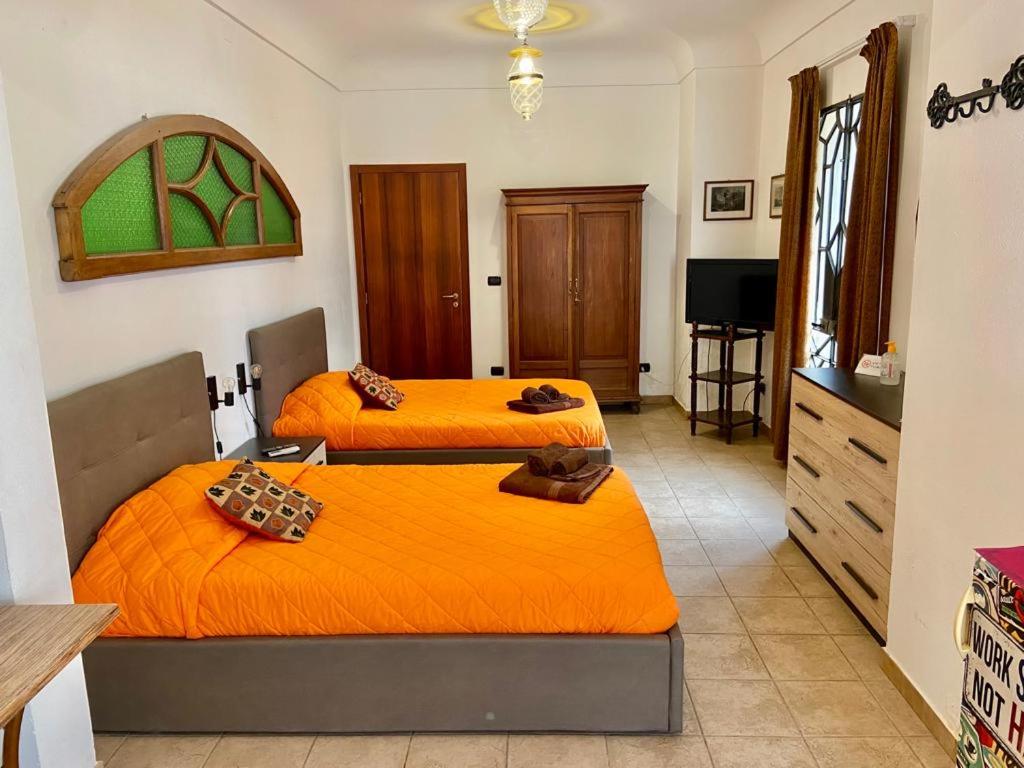 Deluxe Queen Room with Two Queen Beds photo 1
