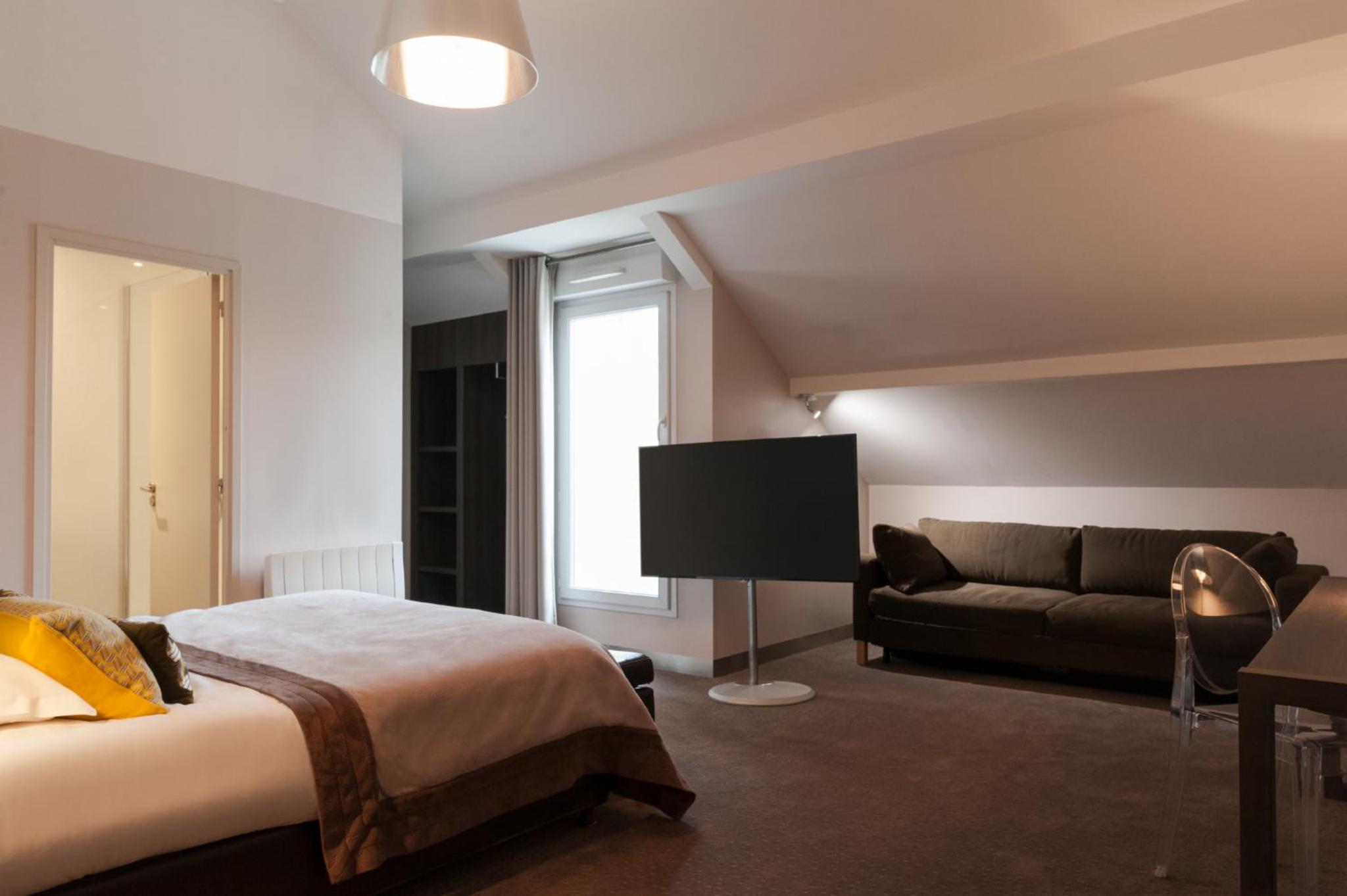 Family Room with Queen Bed and Sofa Bed - Non-Smoking - Photo 1