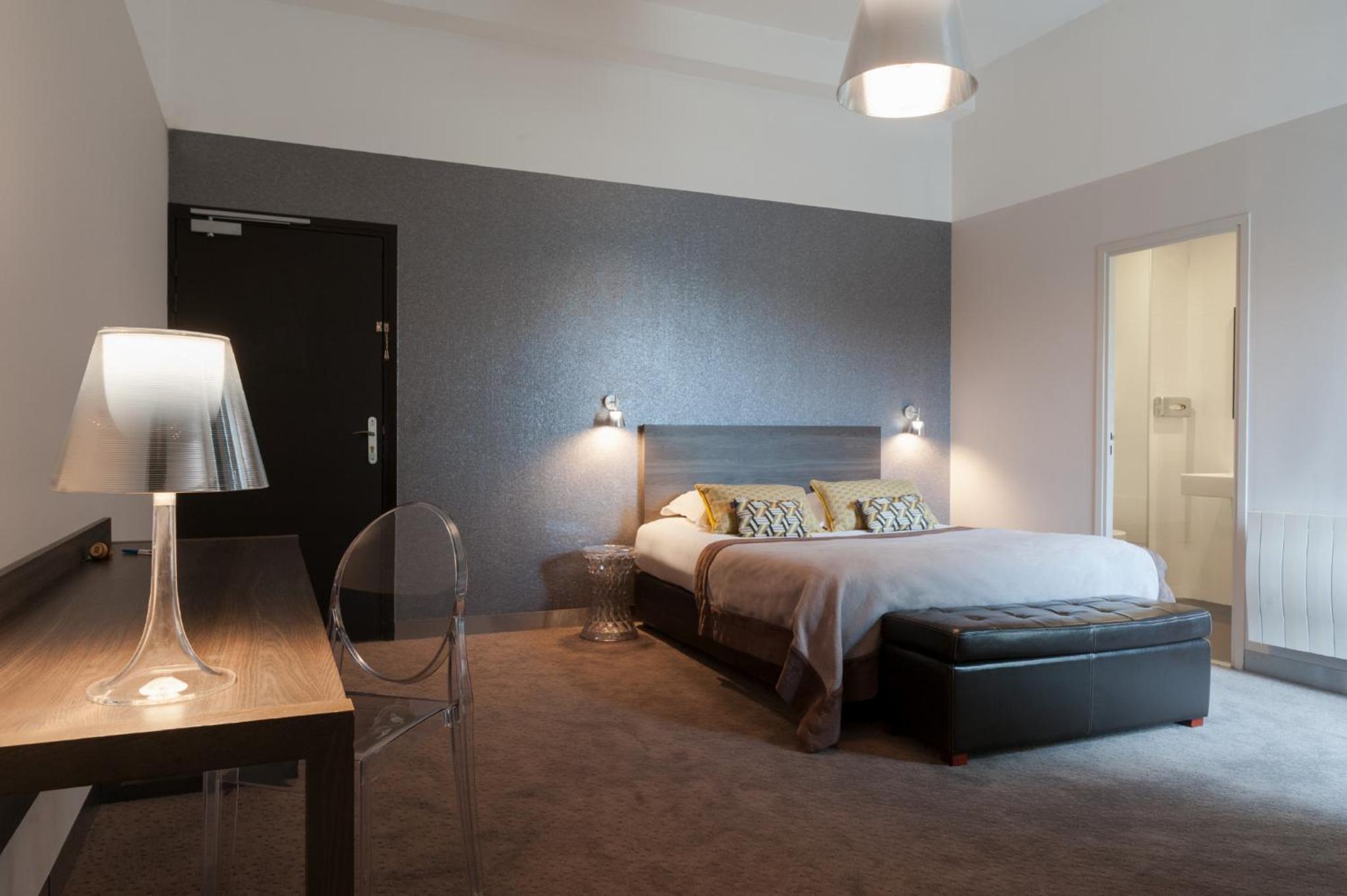 Family Room with Queen Bed and Sofa Bed - Non-Smoking - Photo 2