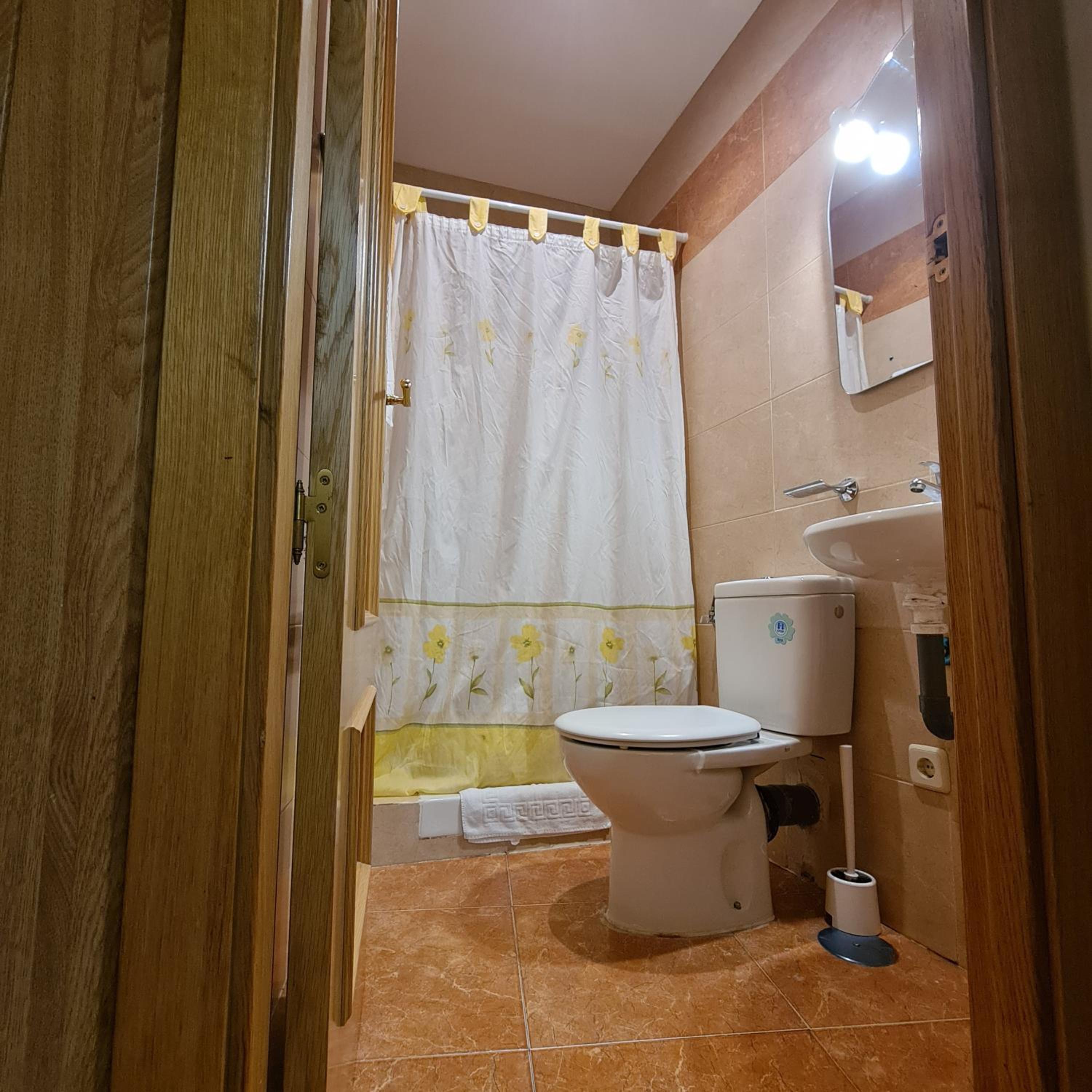 Twin Room - Photo 3