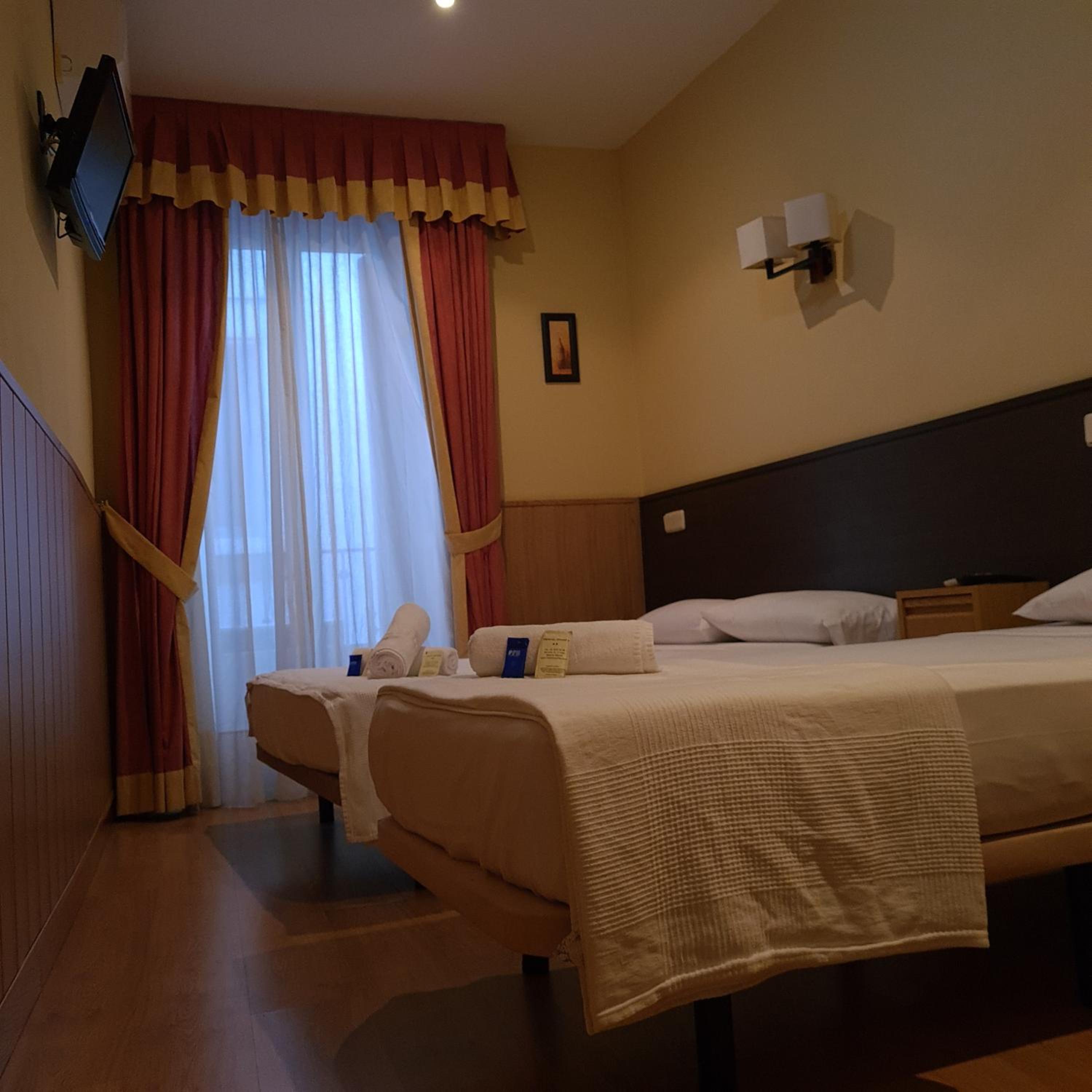 Twin Room - Photo 4
