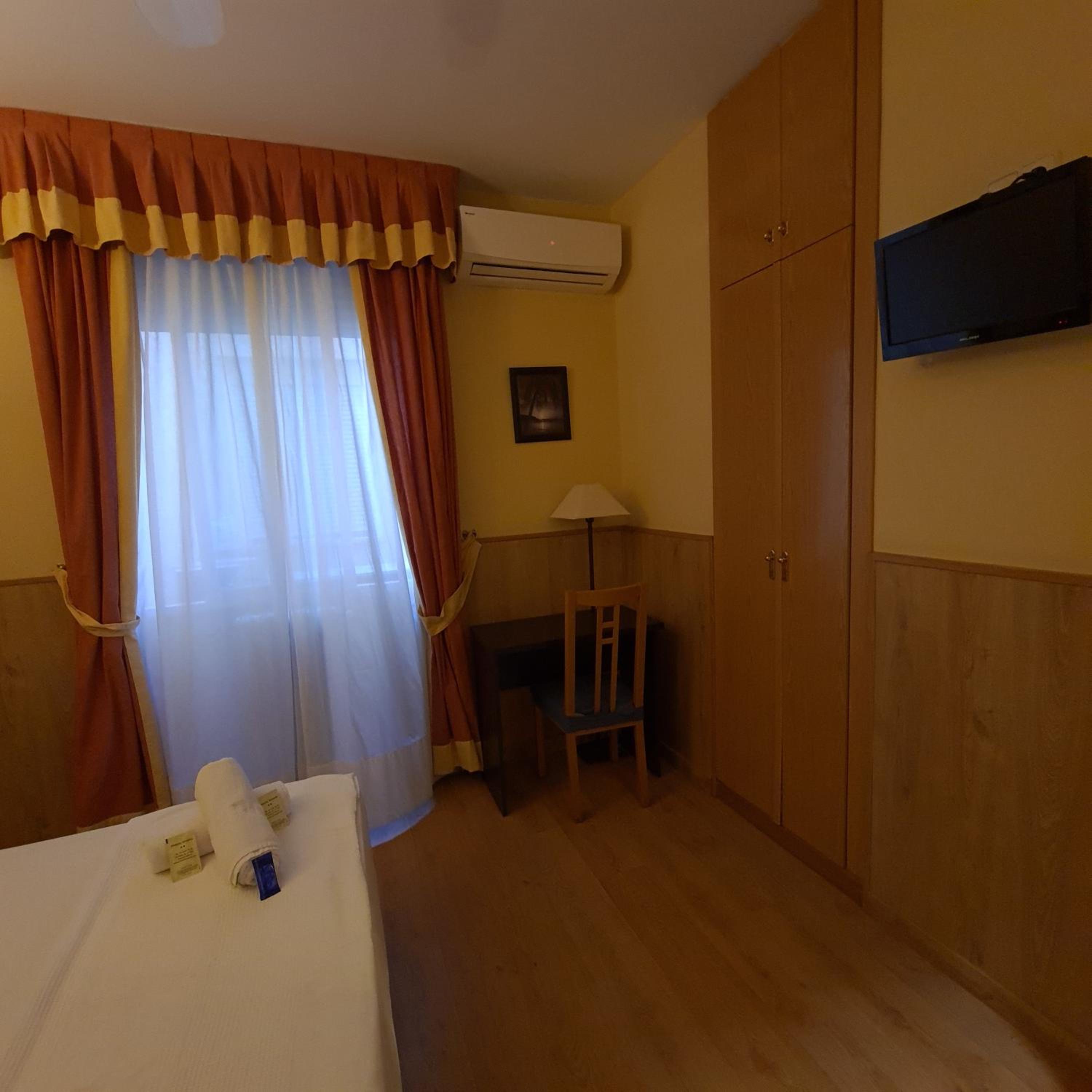 Standard Double Room (2 Adults) - Photo 4