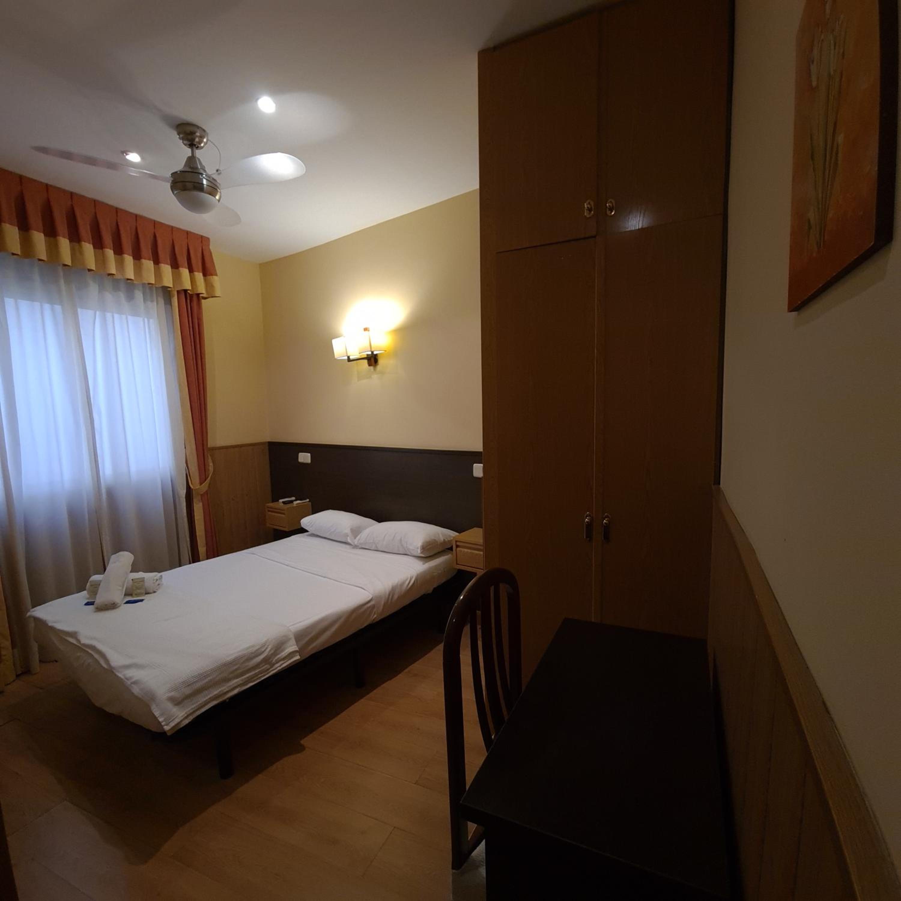 Standard Double Room (2 Adults) - Photo 5