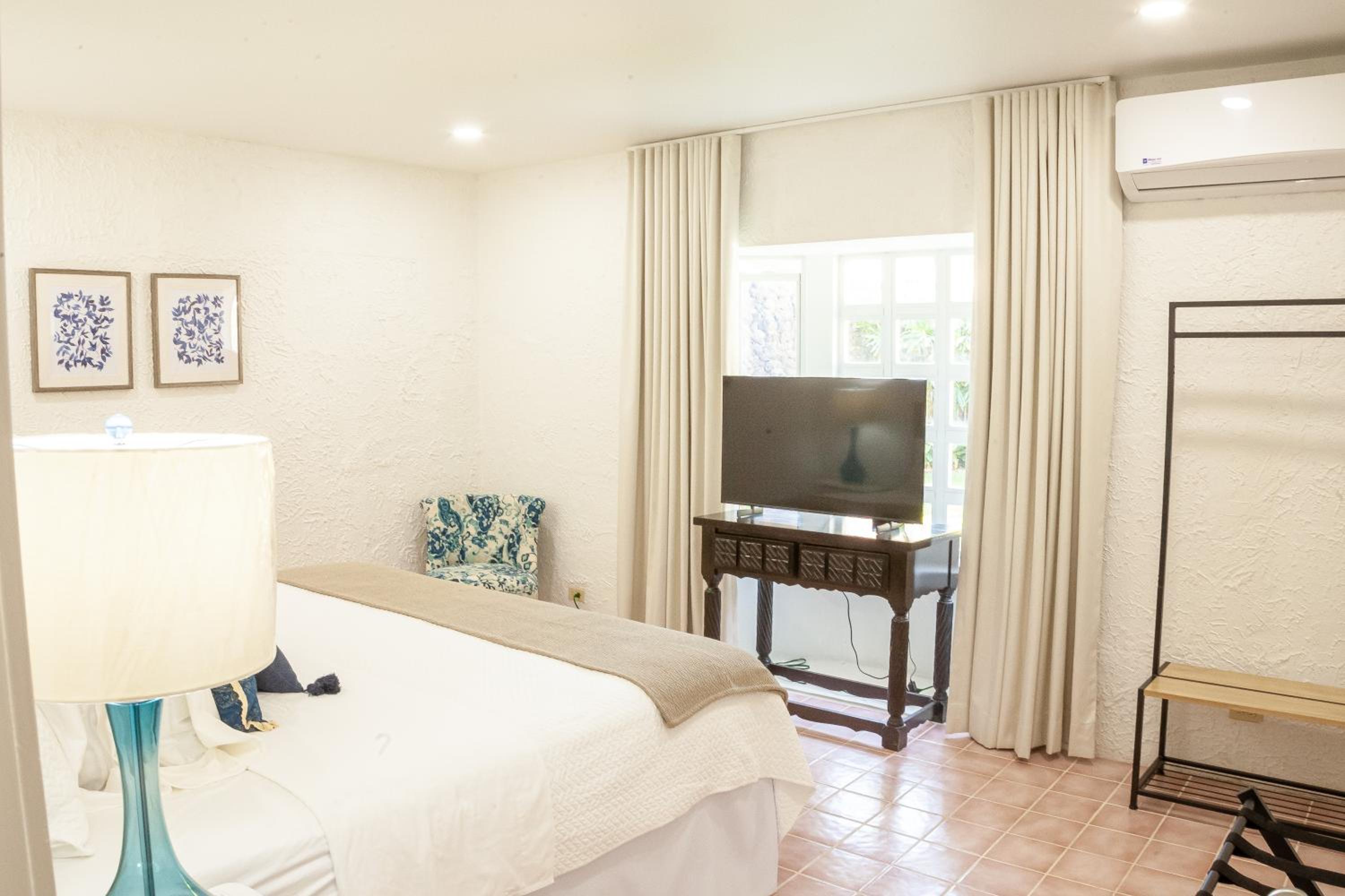 Deluxe King Room photo 2