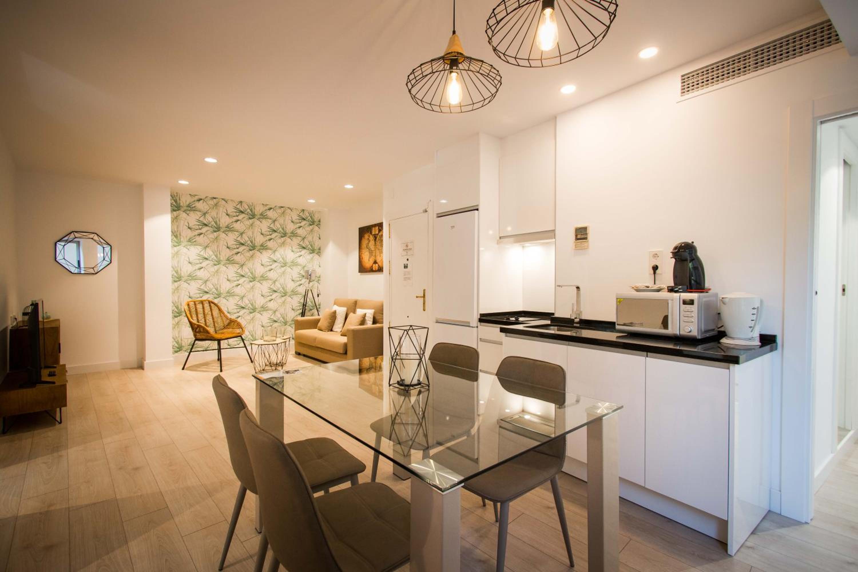 Apartamento de dos habitaciones - Calle Comisario