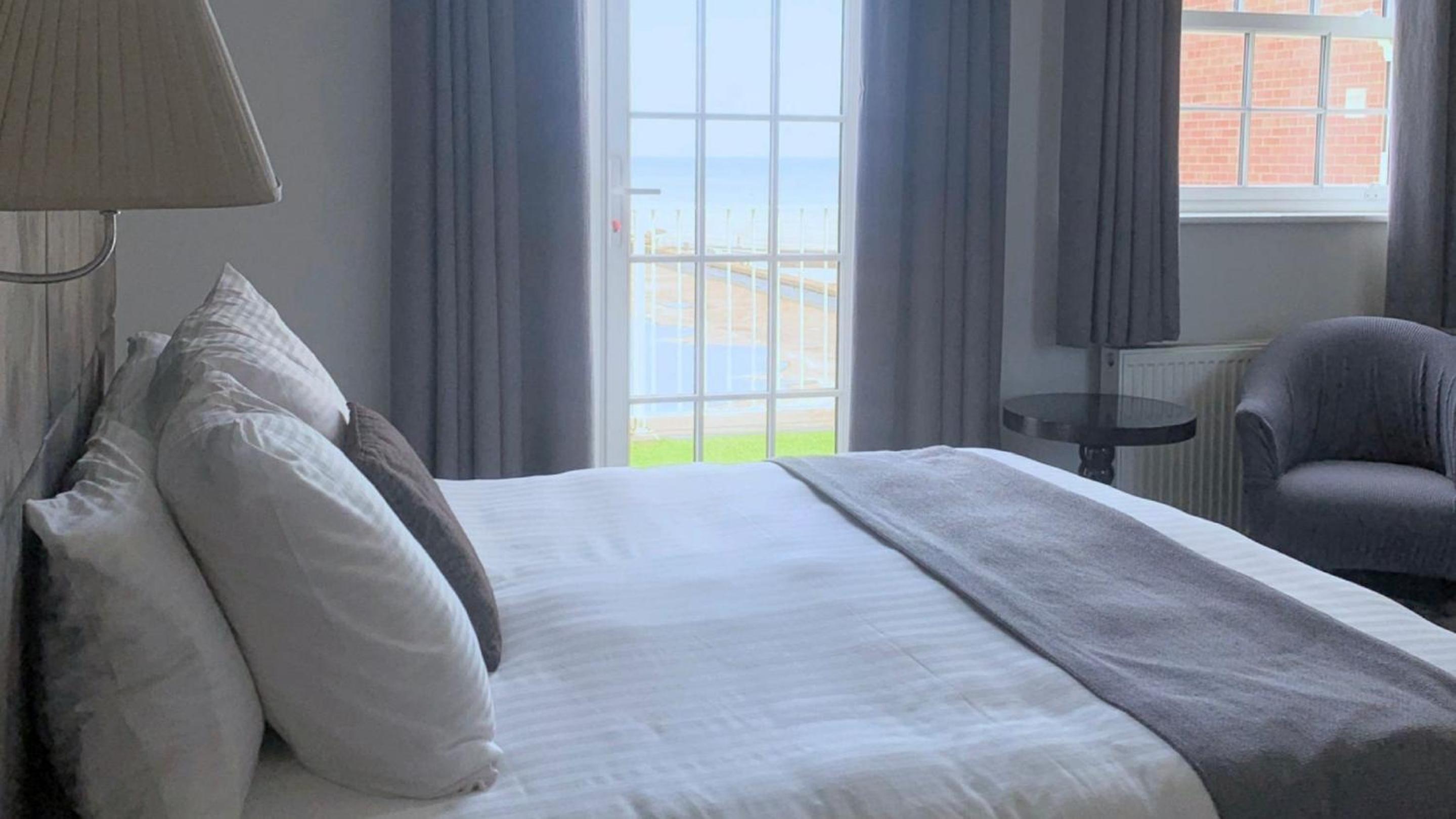 Double Room with Balcony and Sea View - Photo 2