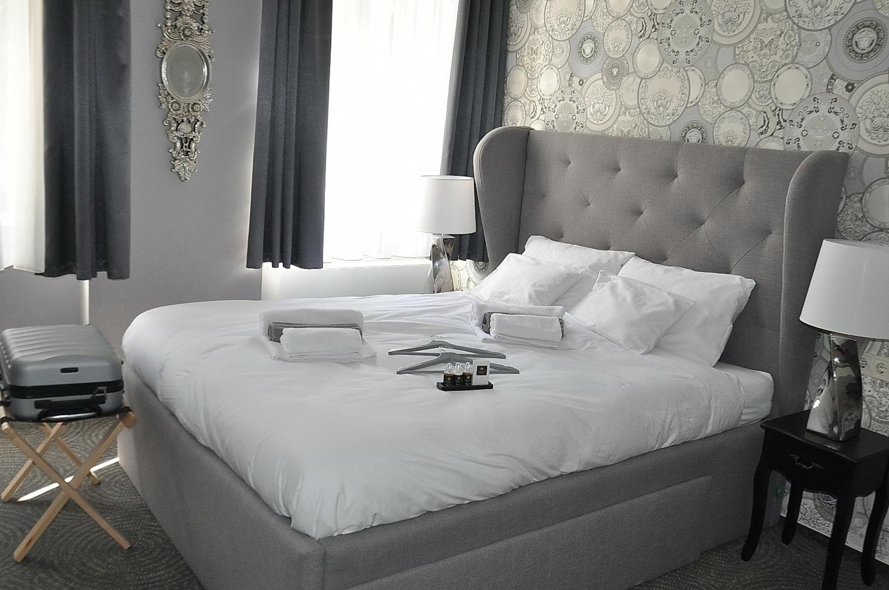 Deluxe Queen Room - Photo 1