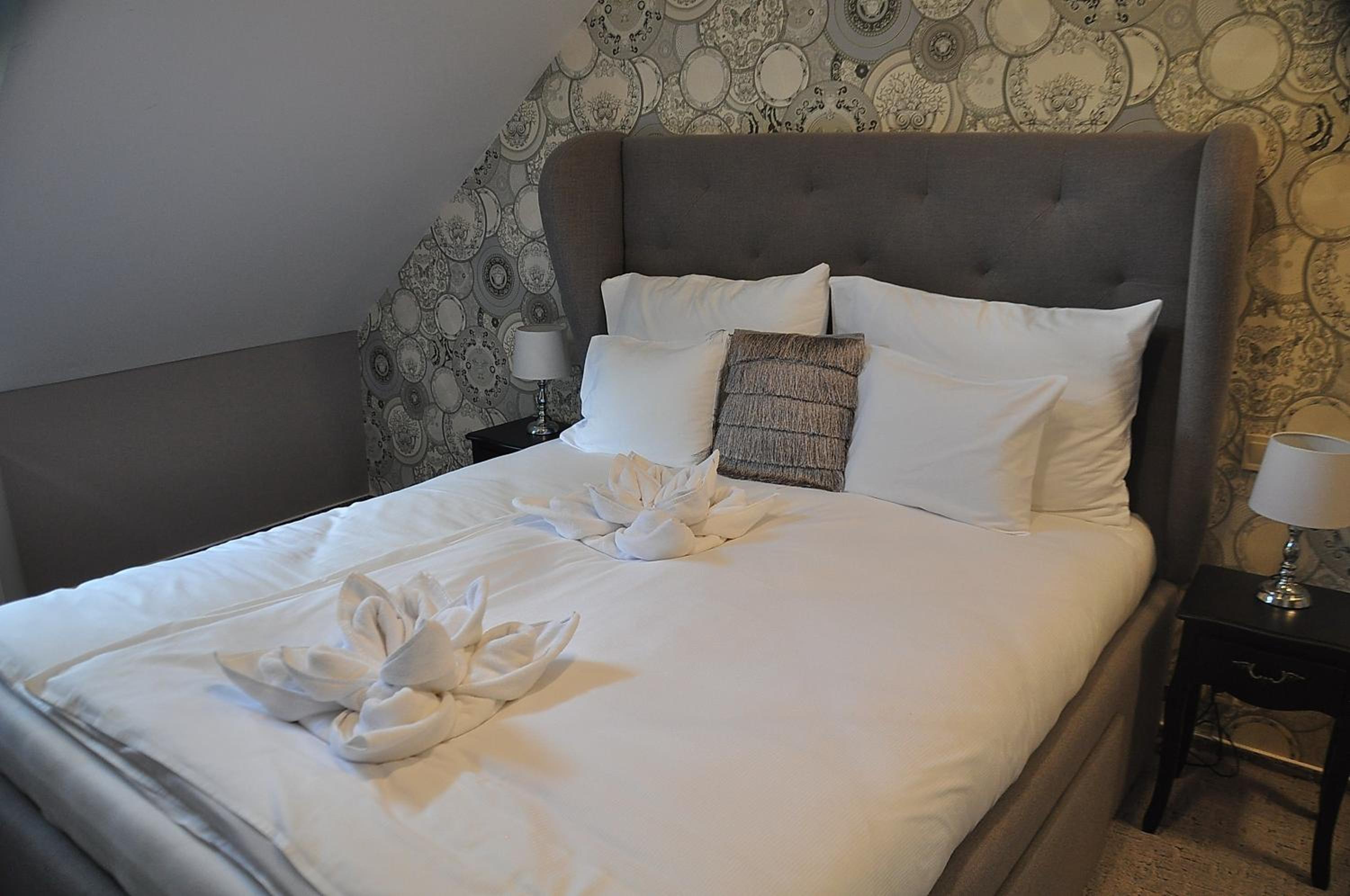 Deluxe Queen Room - Photo 6
