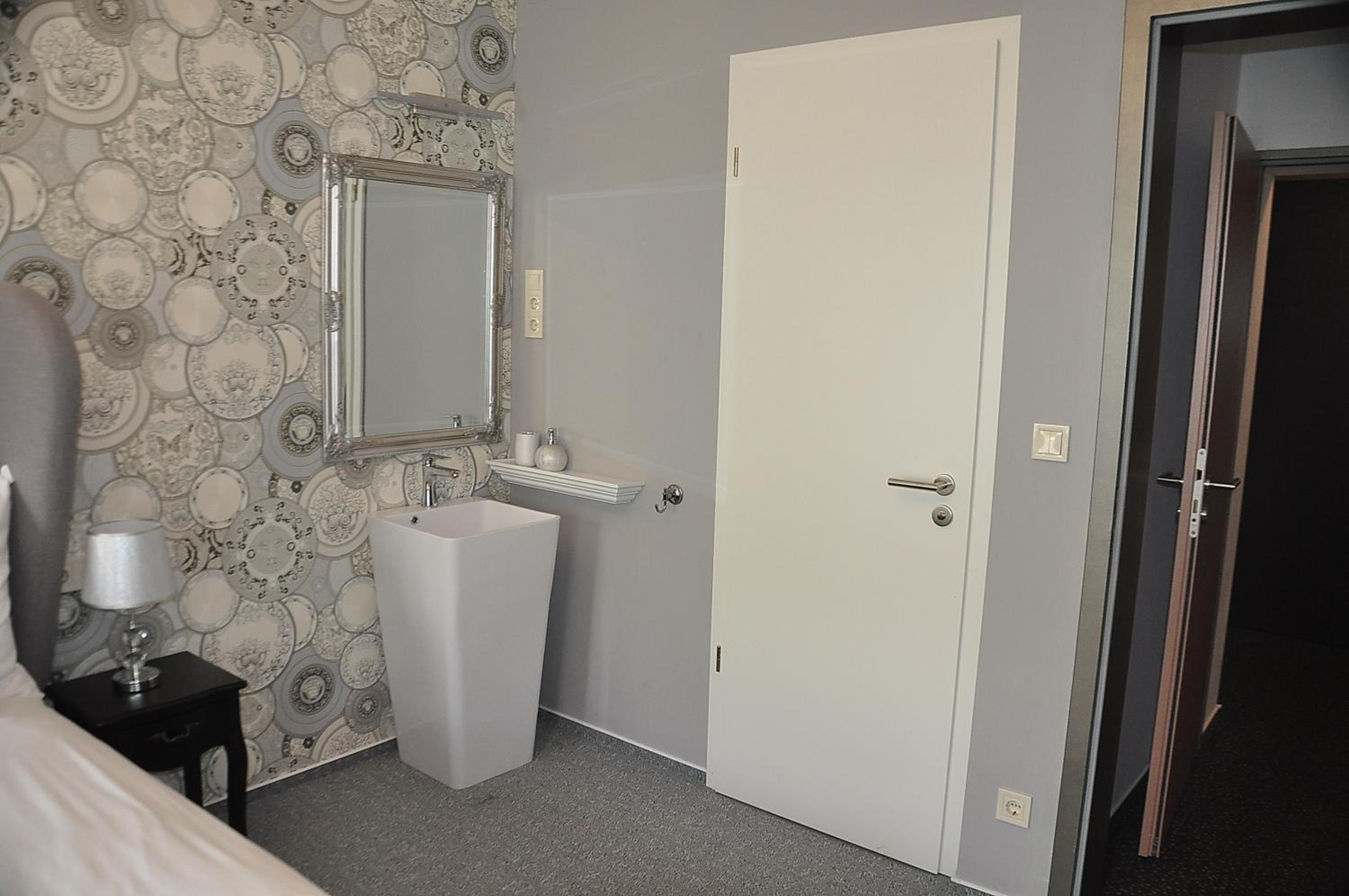 Deluxe Queen Room - Photo 24