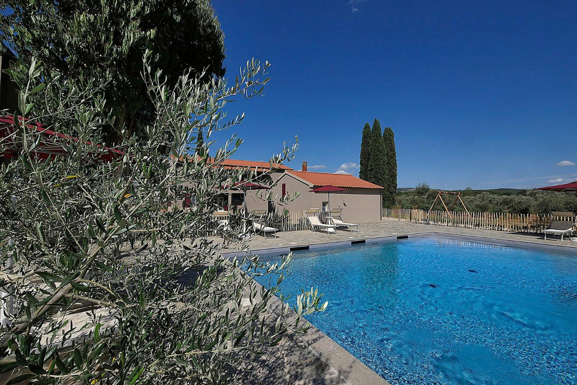 Apartment with Pool View  photo 3