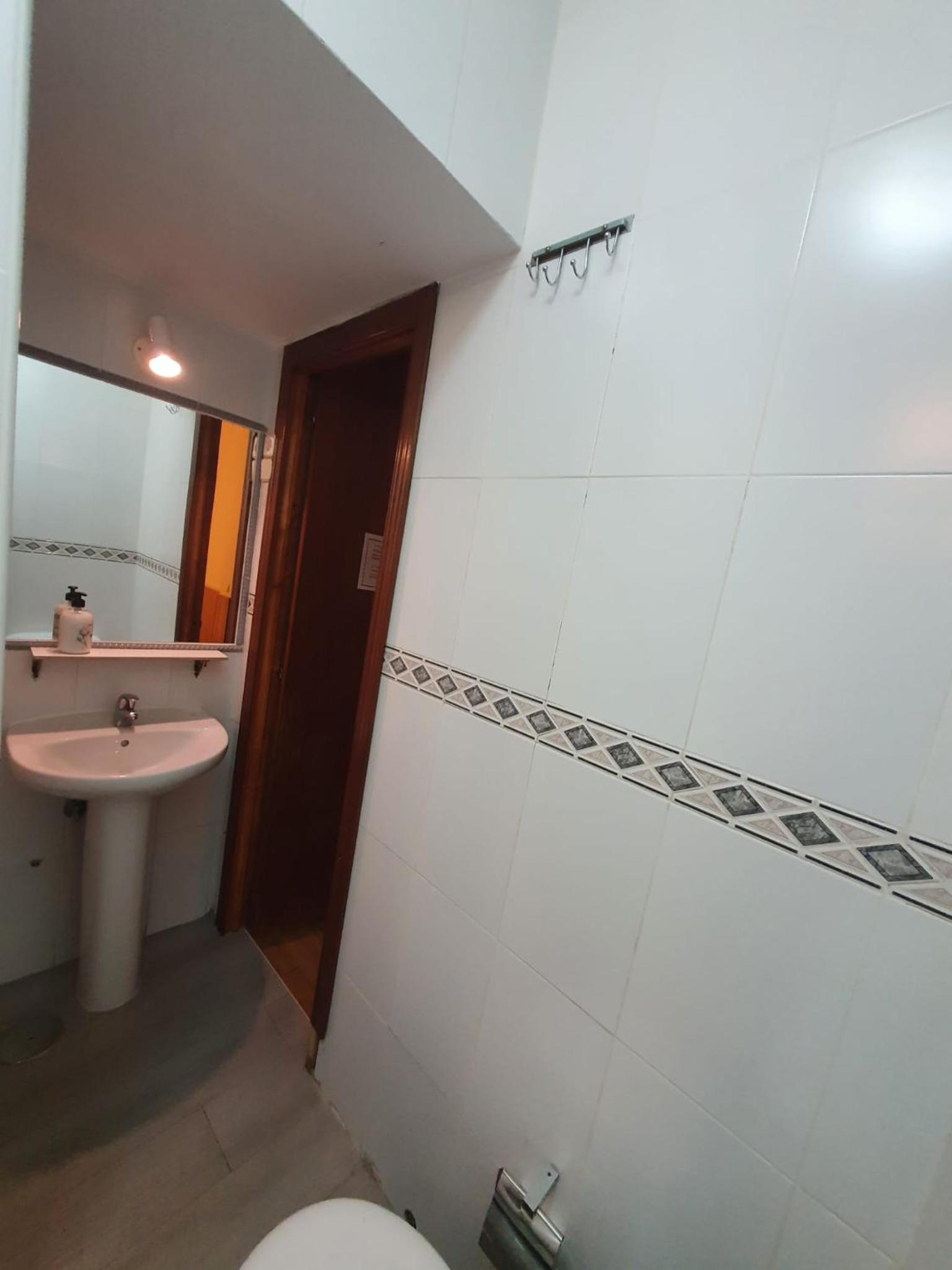 Twin Room - Photo 6