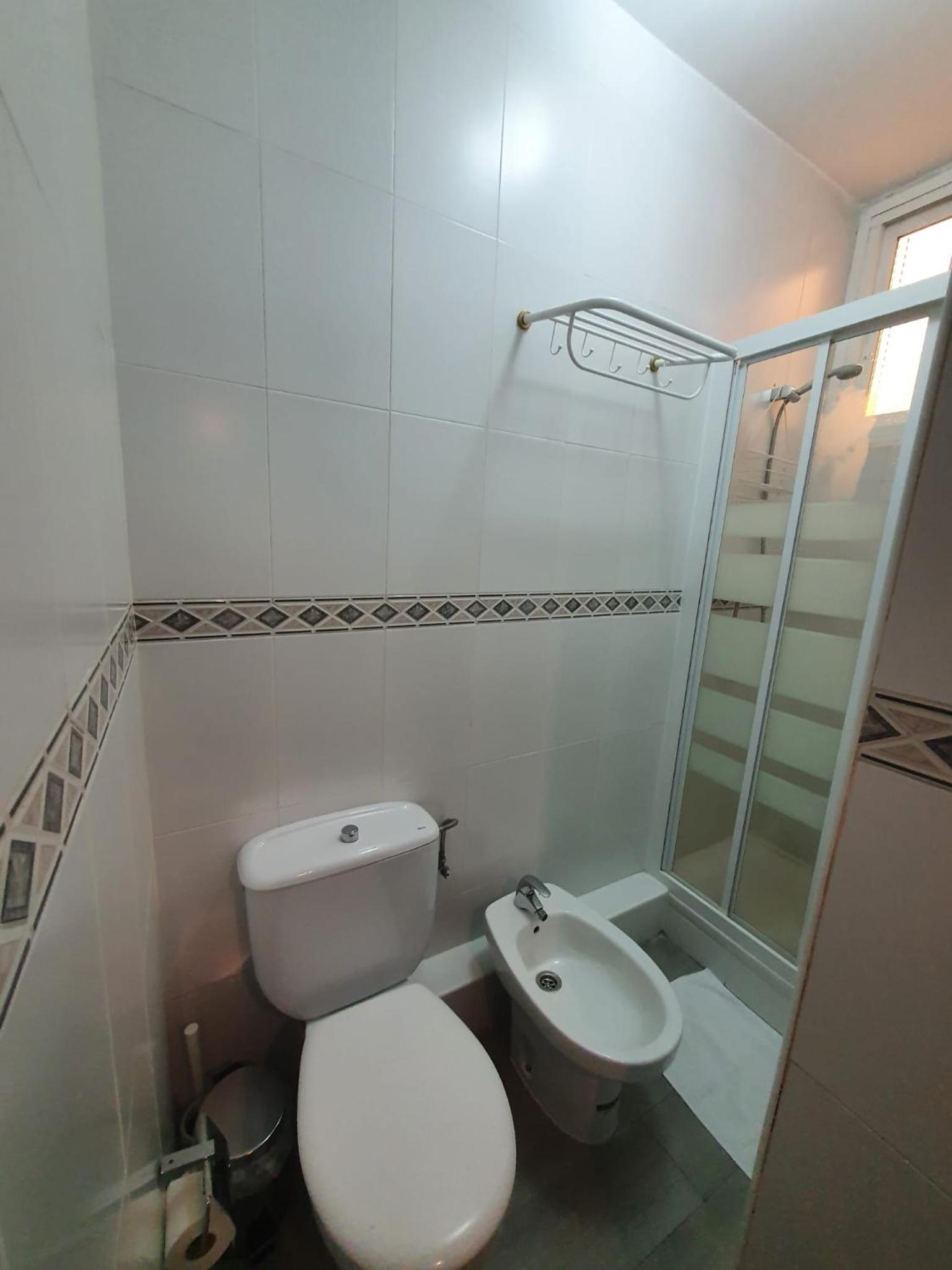 Twin Room - Photo 9