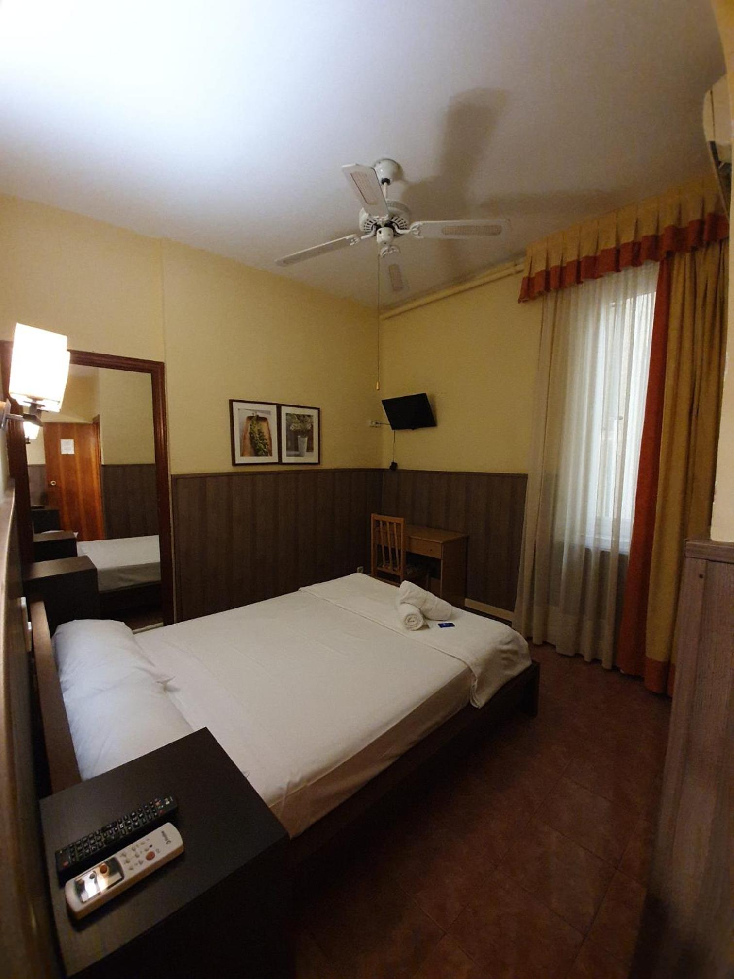 Standard Double Room (2 Adults) - Photo 7