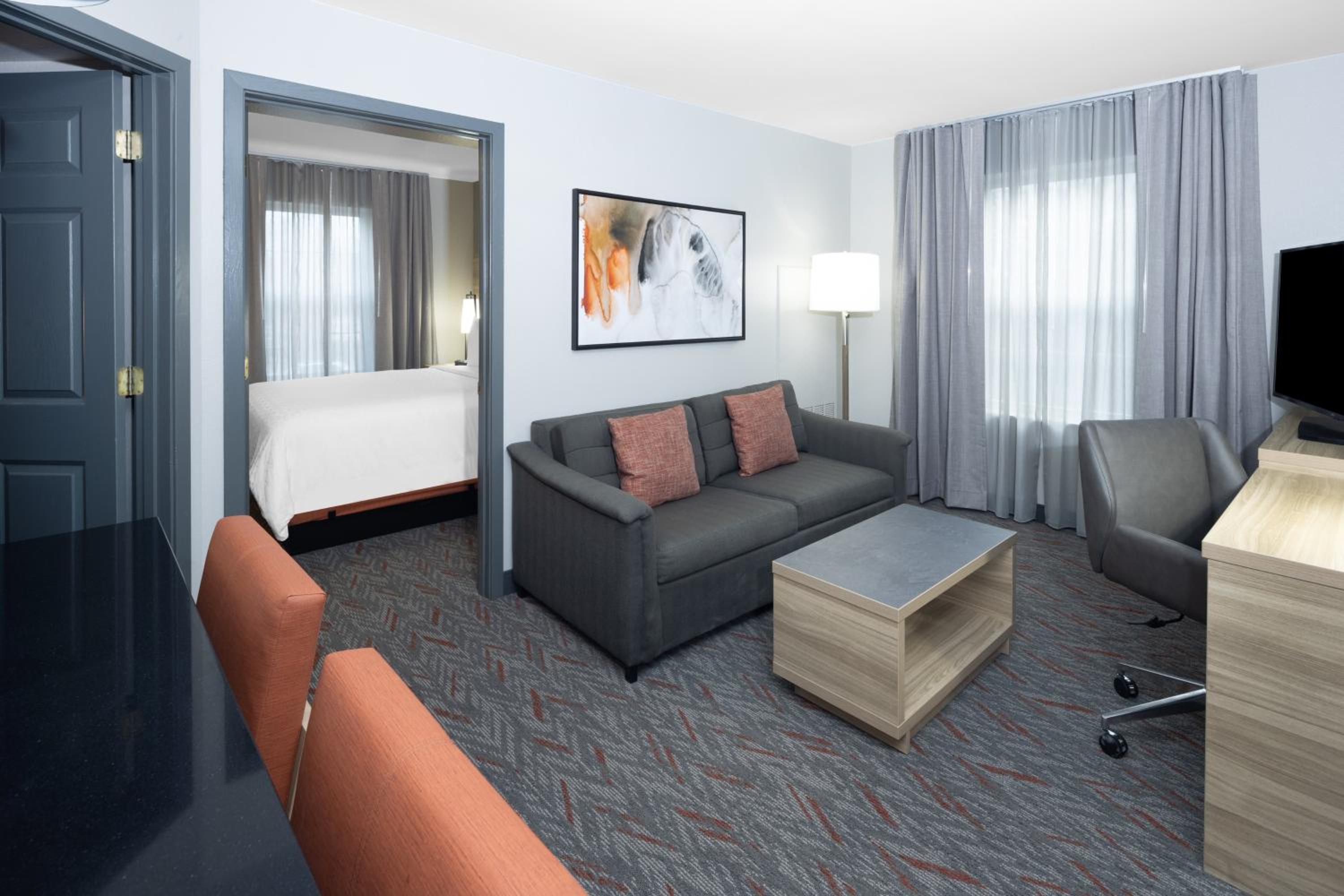 Two-Bedroom Suite with Roll-In Shower - Disability Access - Photo 4