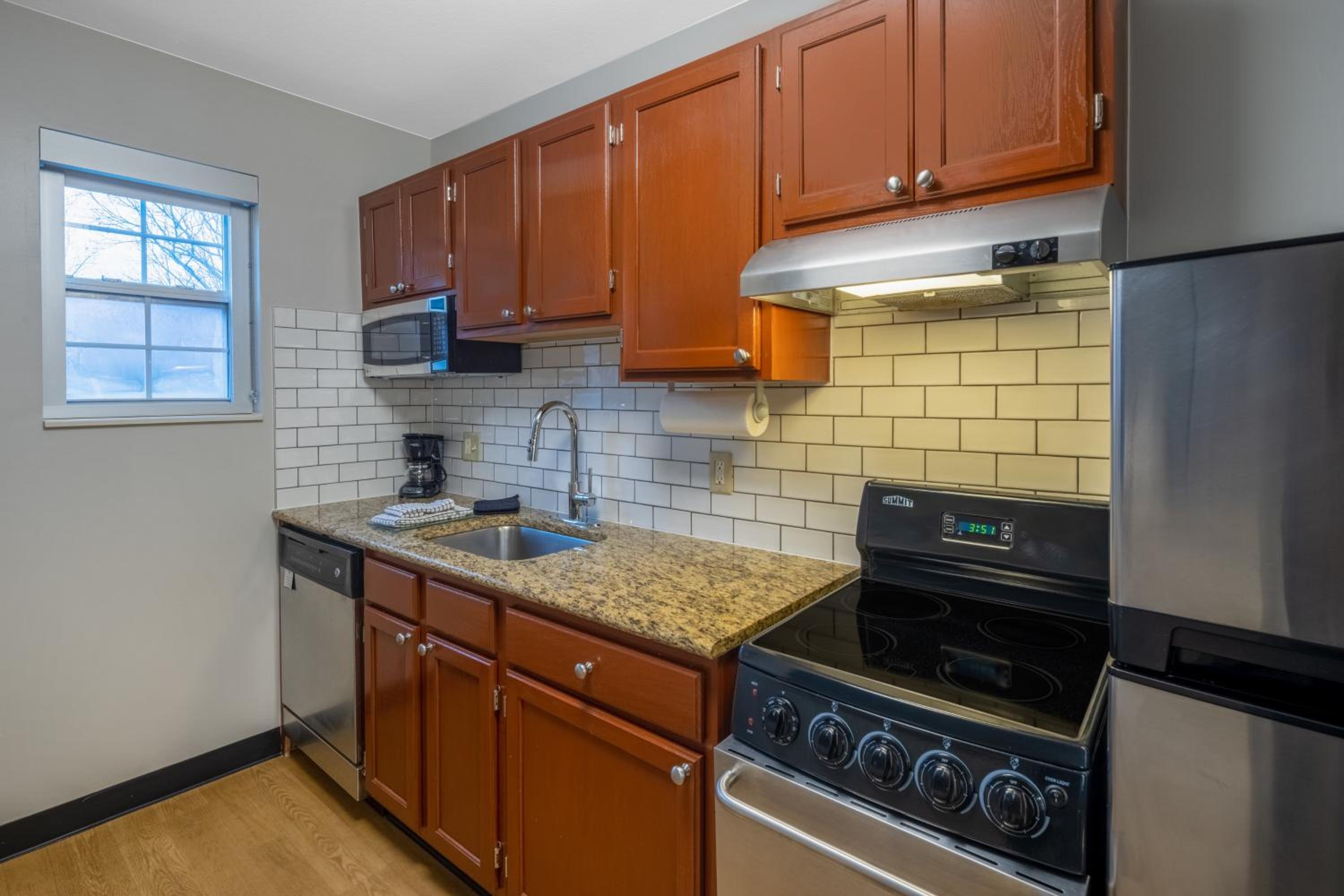 Two-Bedroom Suite with Roll-In Shower - Disability Access - Photo 2