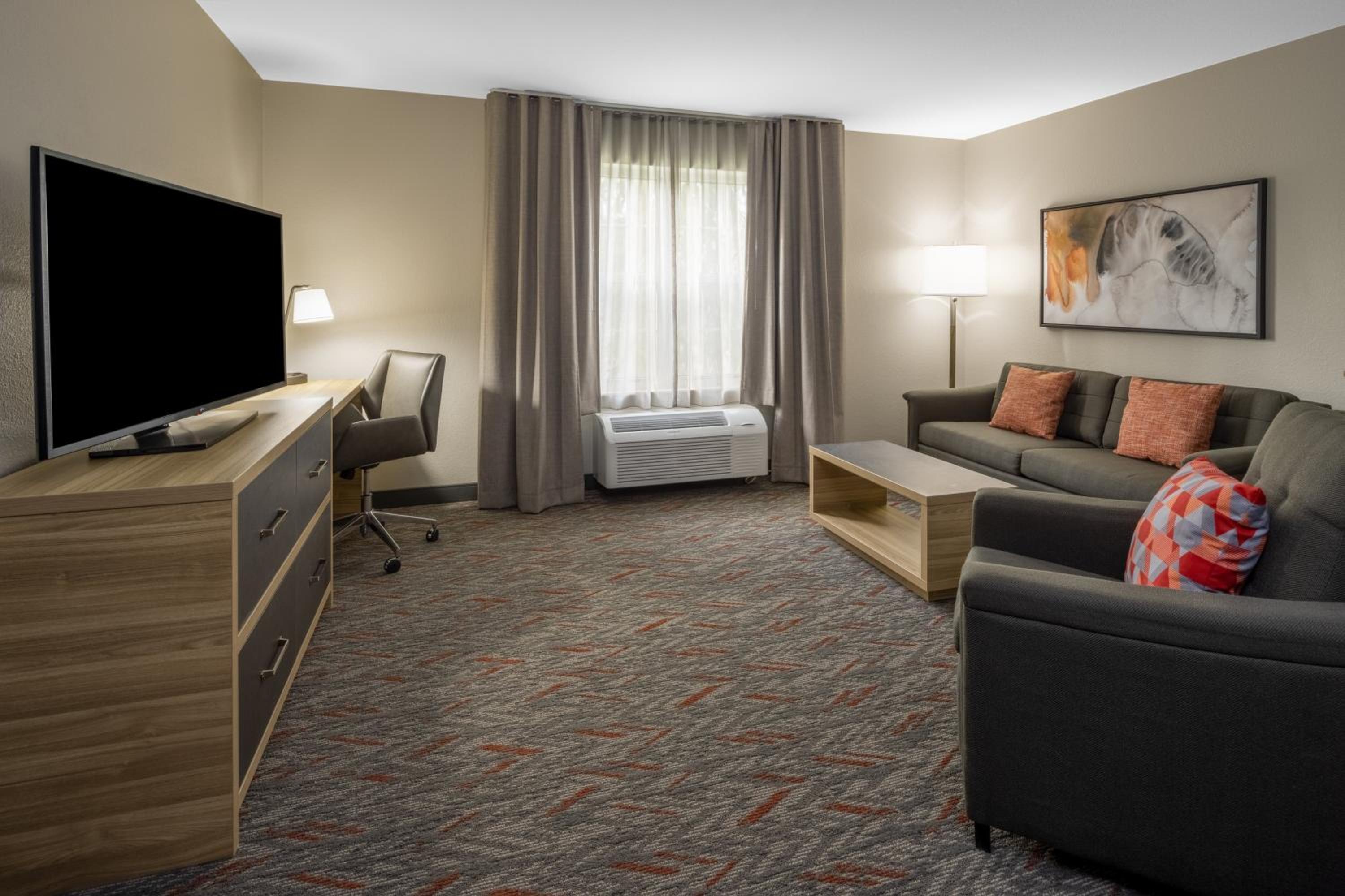 One-Bedroom Queen Suite - Photo 4
