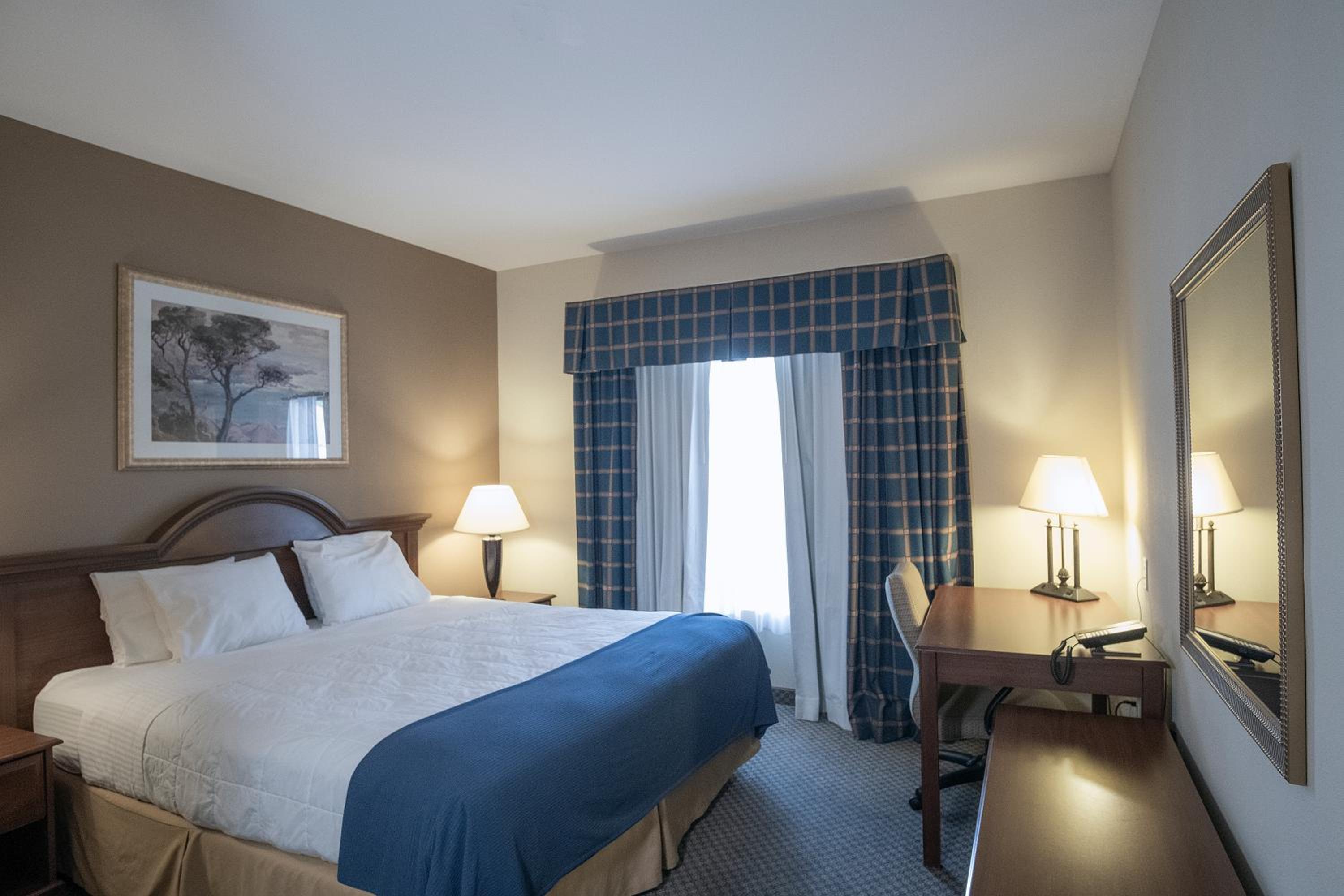 Standard King Room - Non-Smoking  - Photo 1