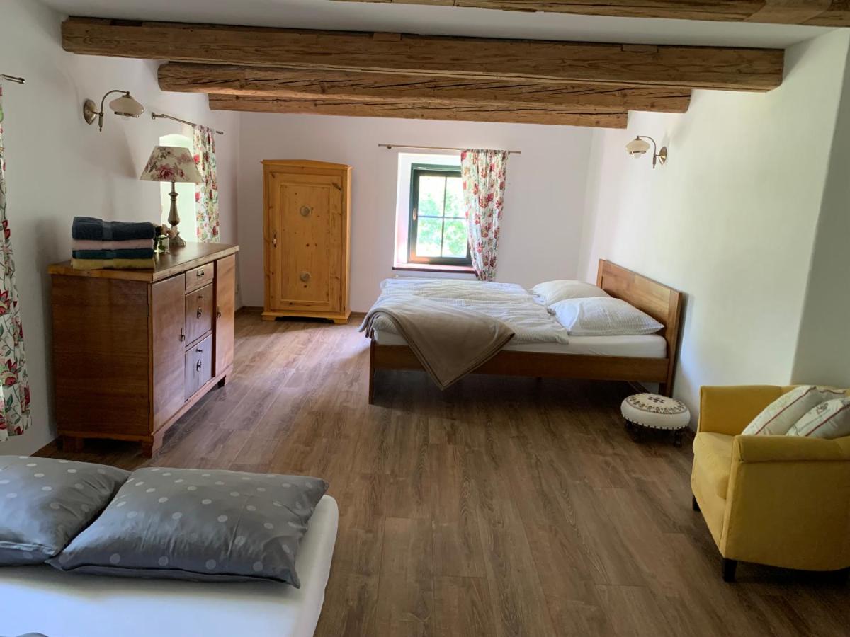 Large Double Room - Photo 3