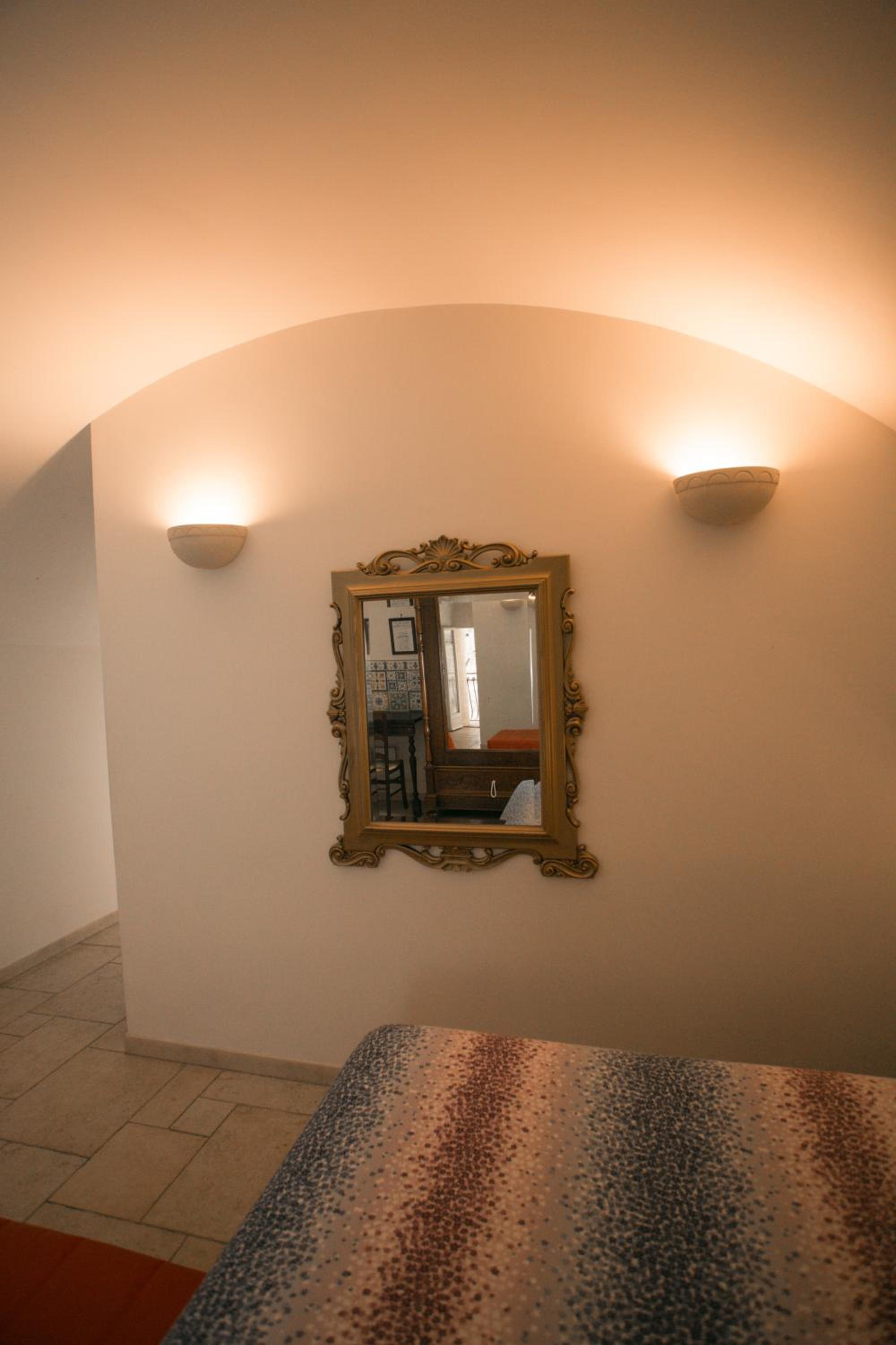 Double Room with Balcony - Photo 3