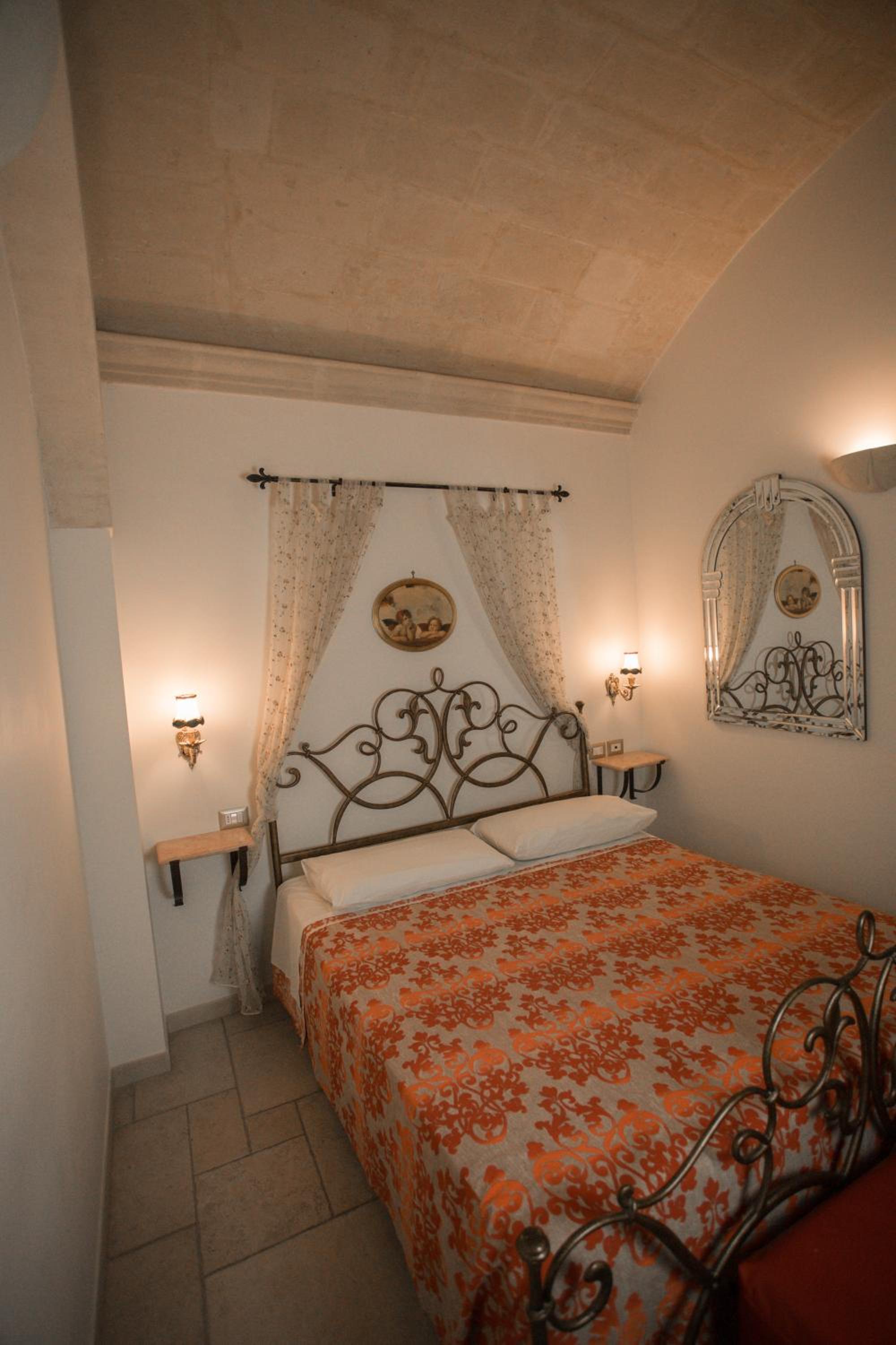Small Double Room - Photo 7