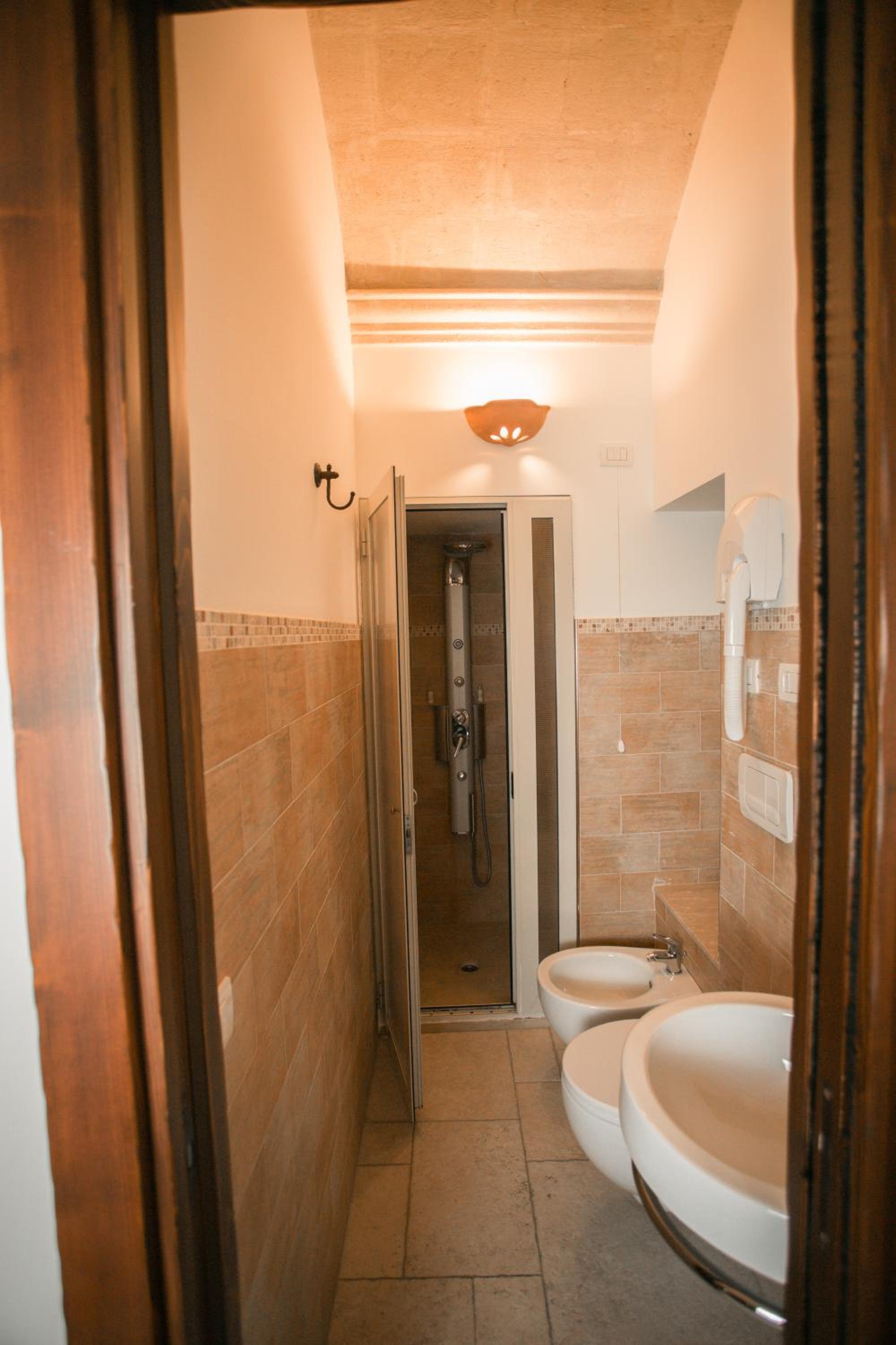 Small Double Room - Photo 5