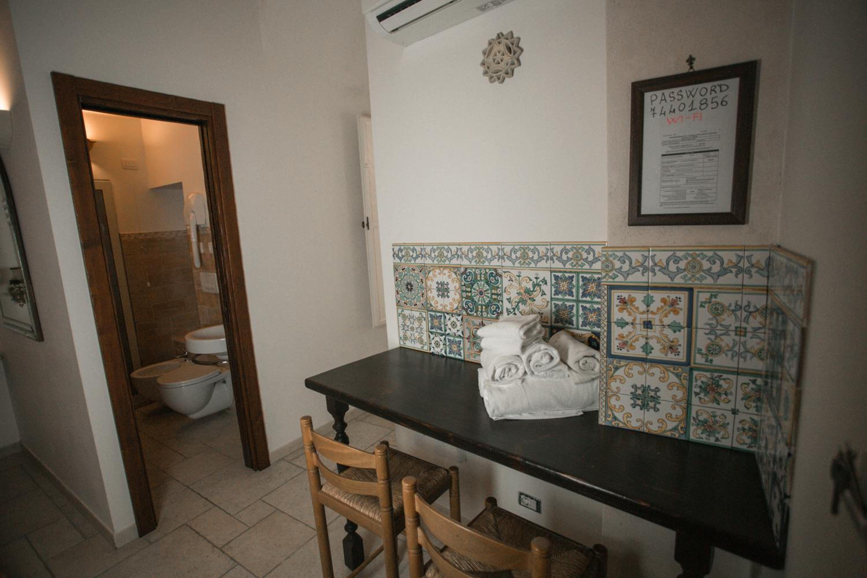 Small Double Room - Photo 8