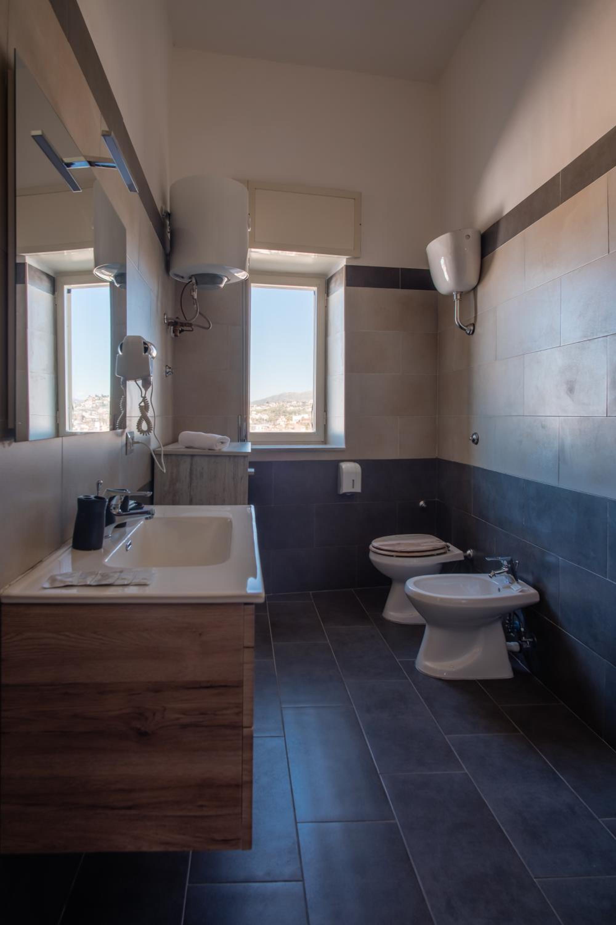 Deluxe Double Room with Sea View - Photo 7