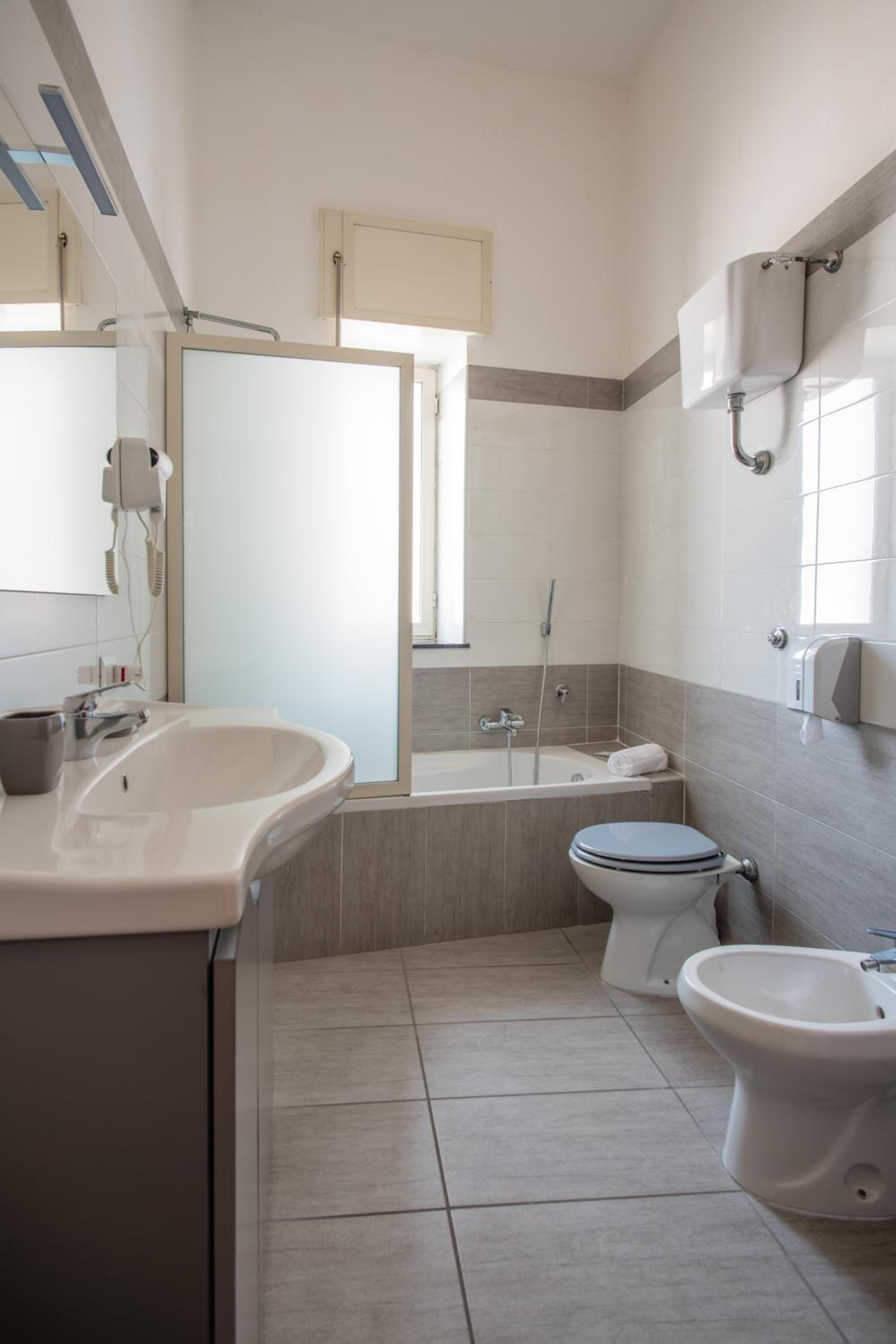 Deluxe Double Room with Sea View - Photo 8
