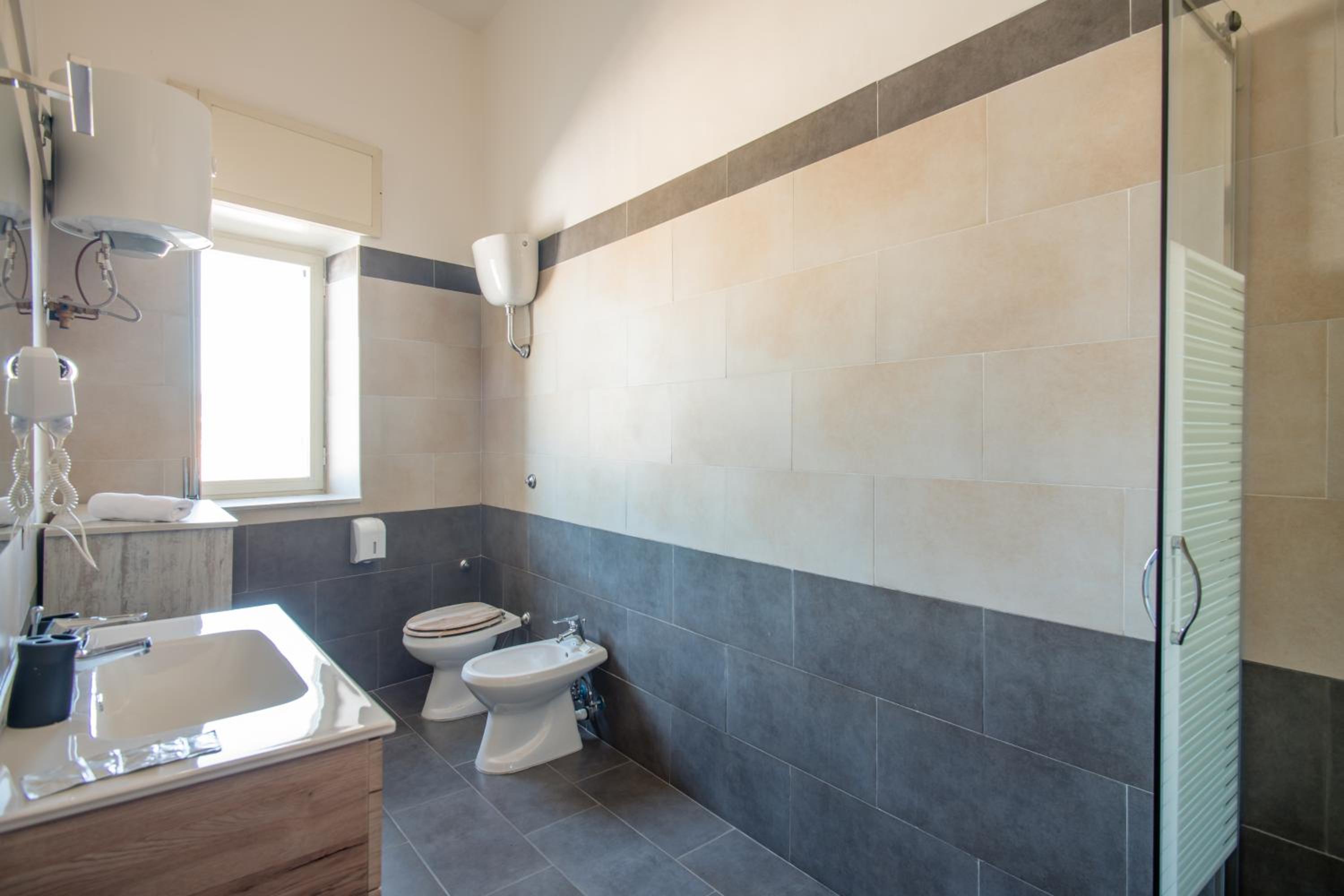 Deluxe Double Room with Sea View - Photo 9